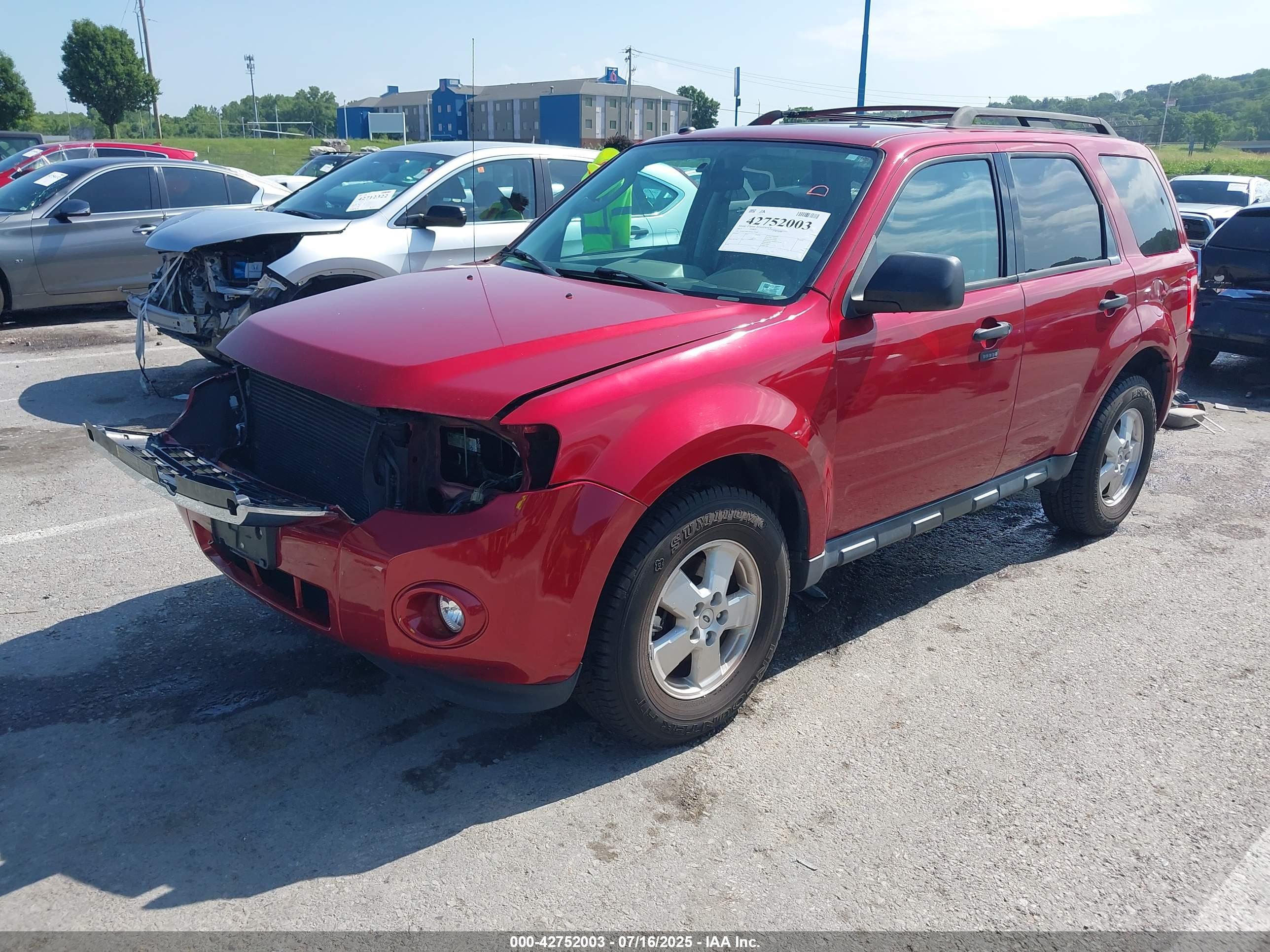 FORD ESCAPE image 2
