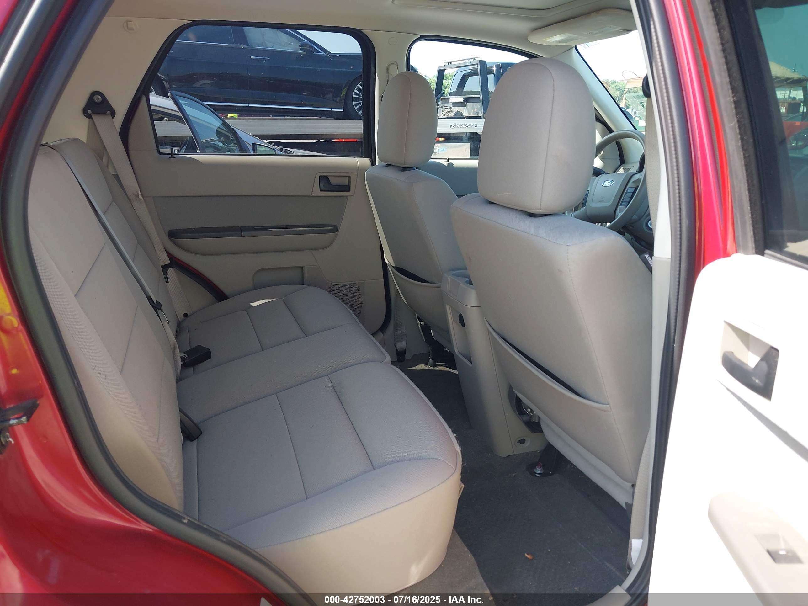 FORD ESCAPE image 8