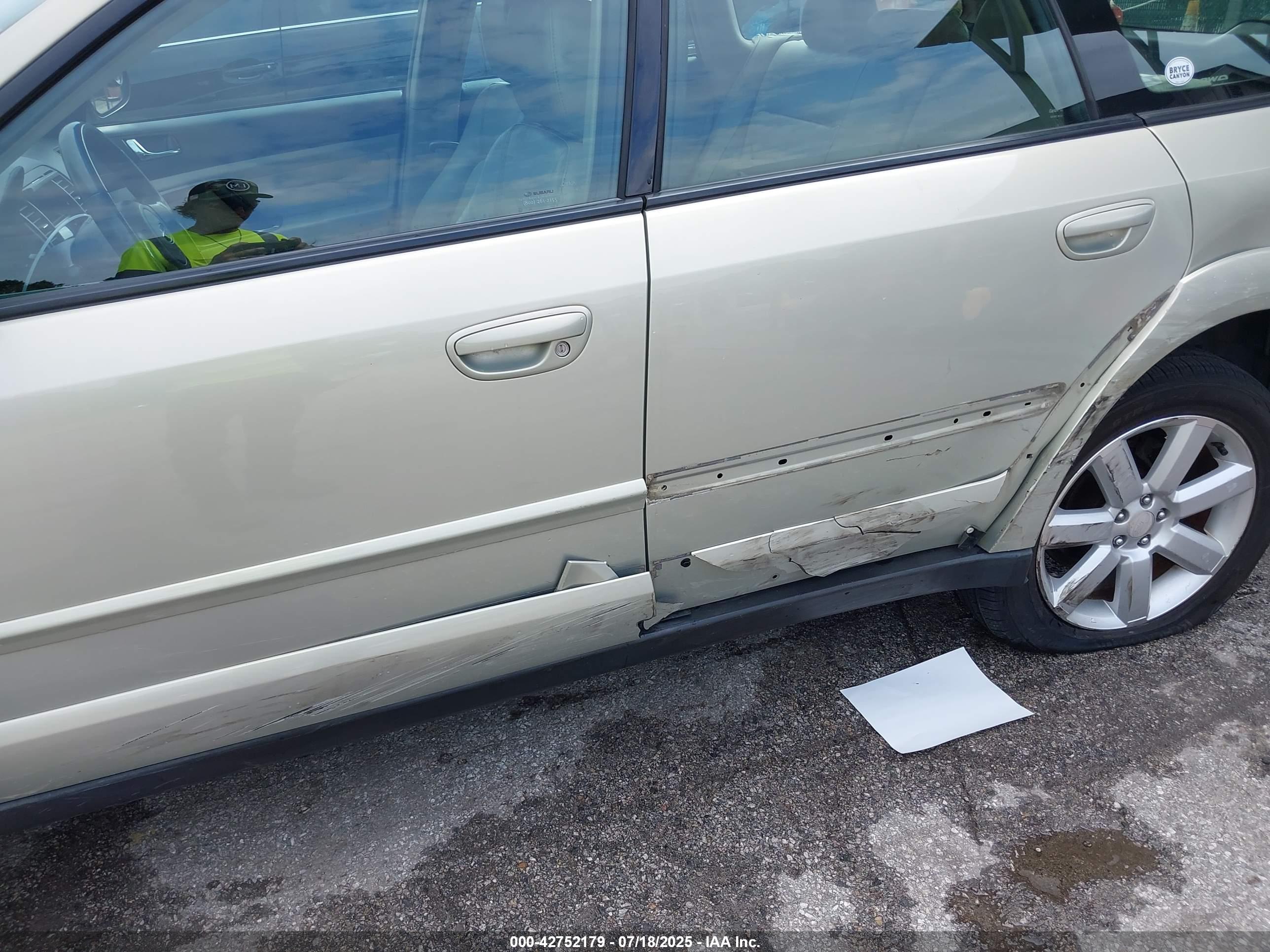 SUBARU OUTBACK image 6