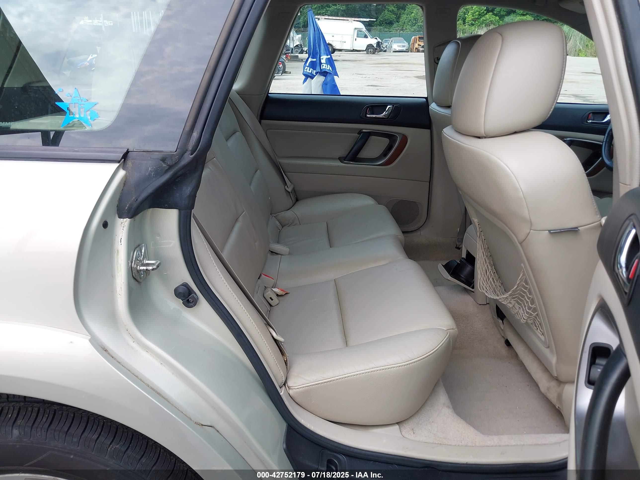 SUBARU OUTBACK image 8