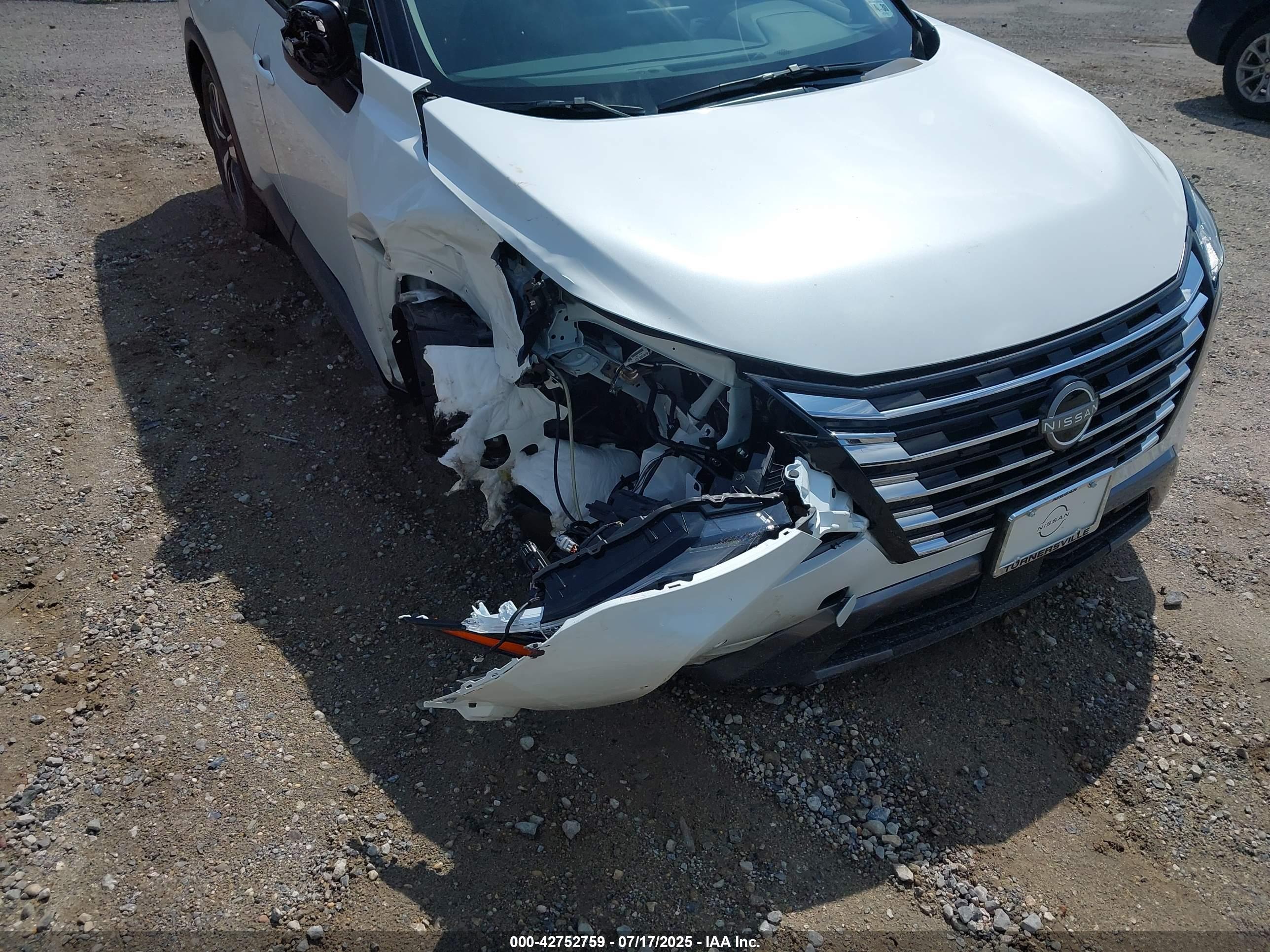 NISSAN ROGUE image 6