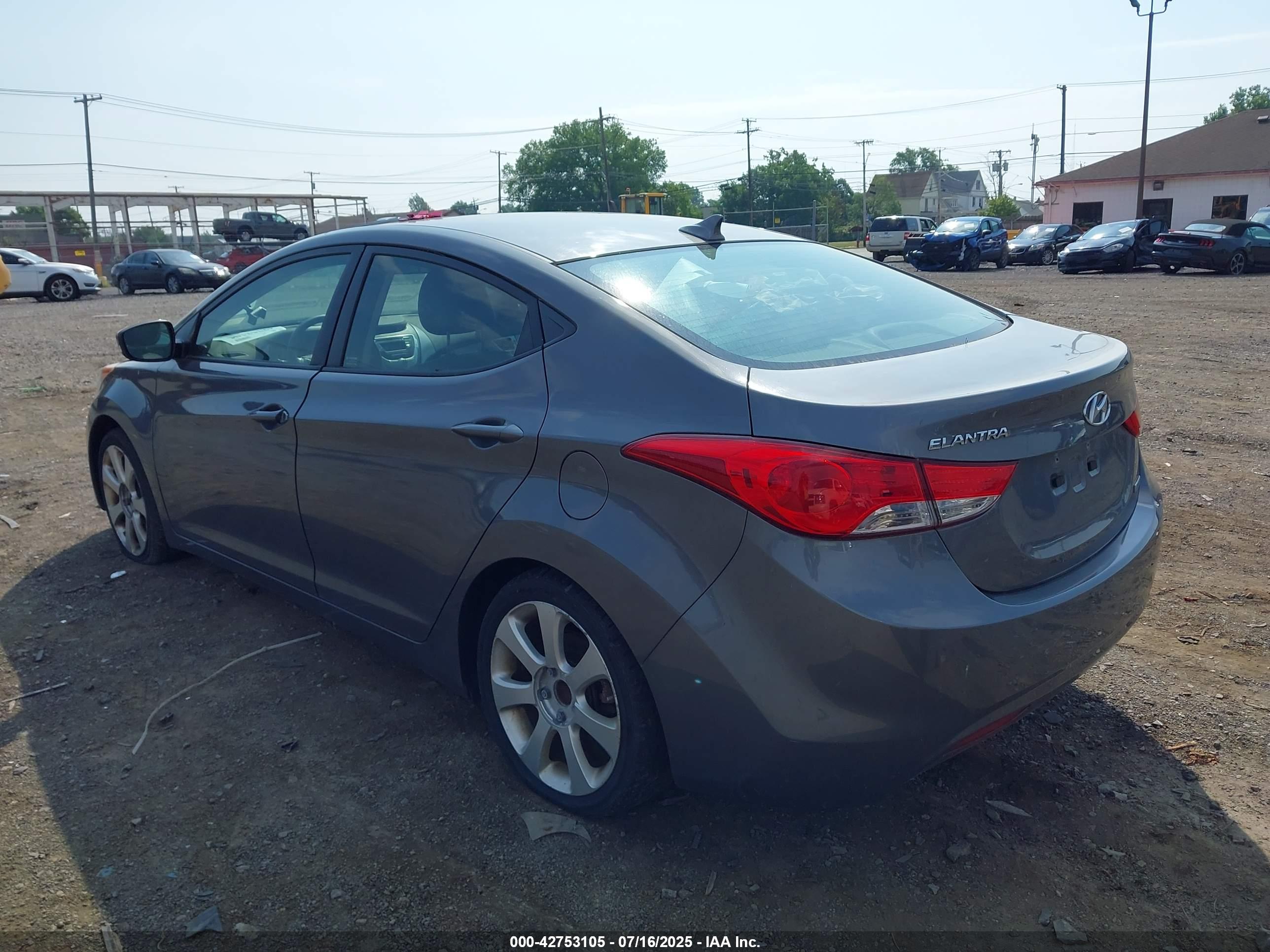 HYUNDAI ELANTRA image 3