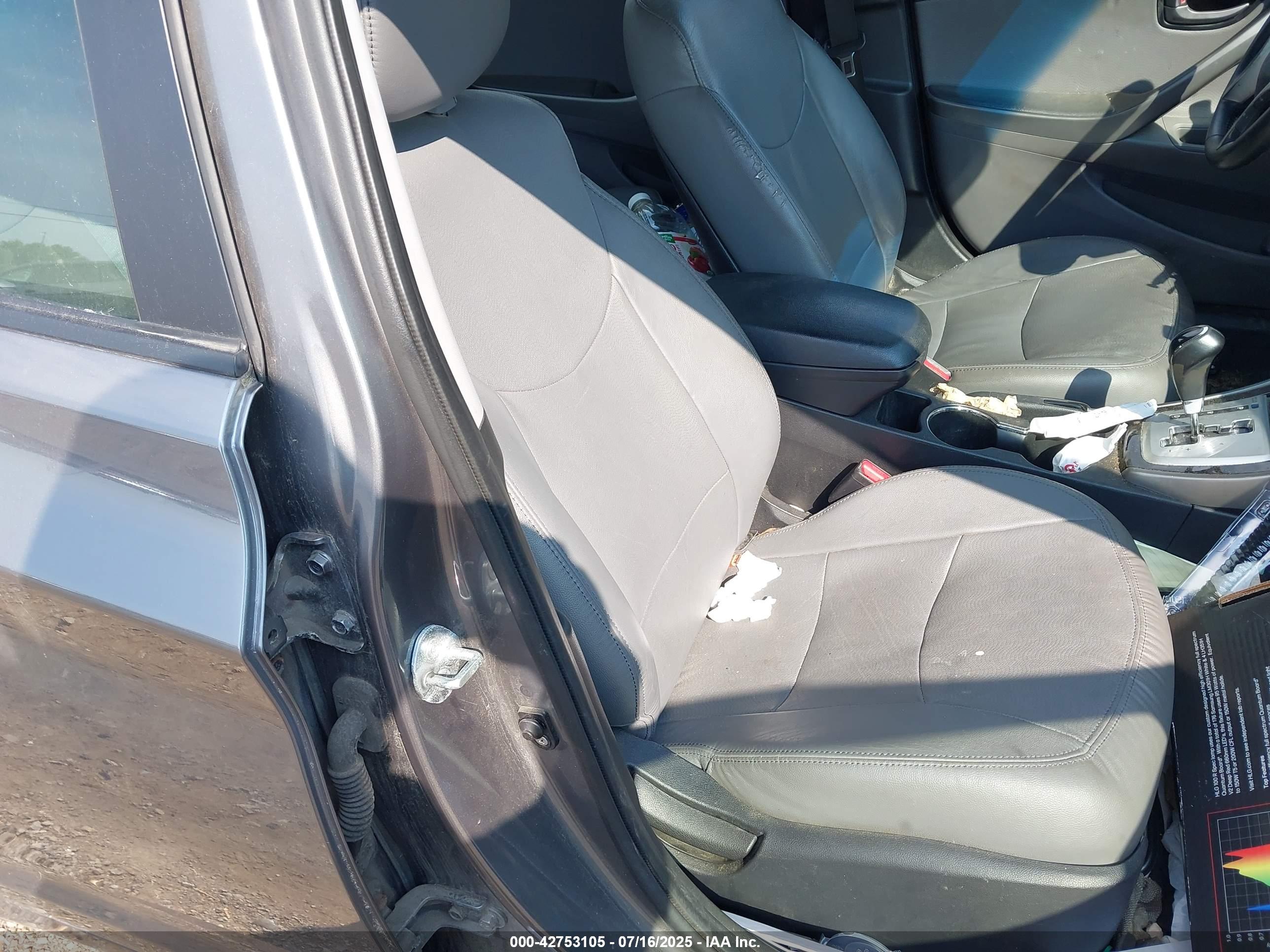 HYUNDAI ELANTRA image 5