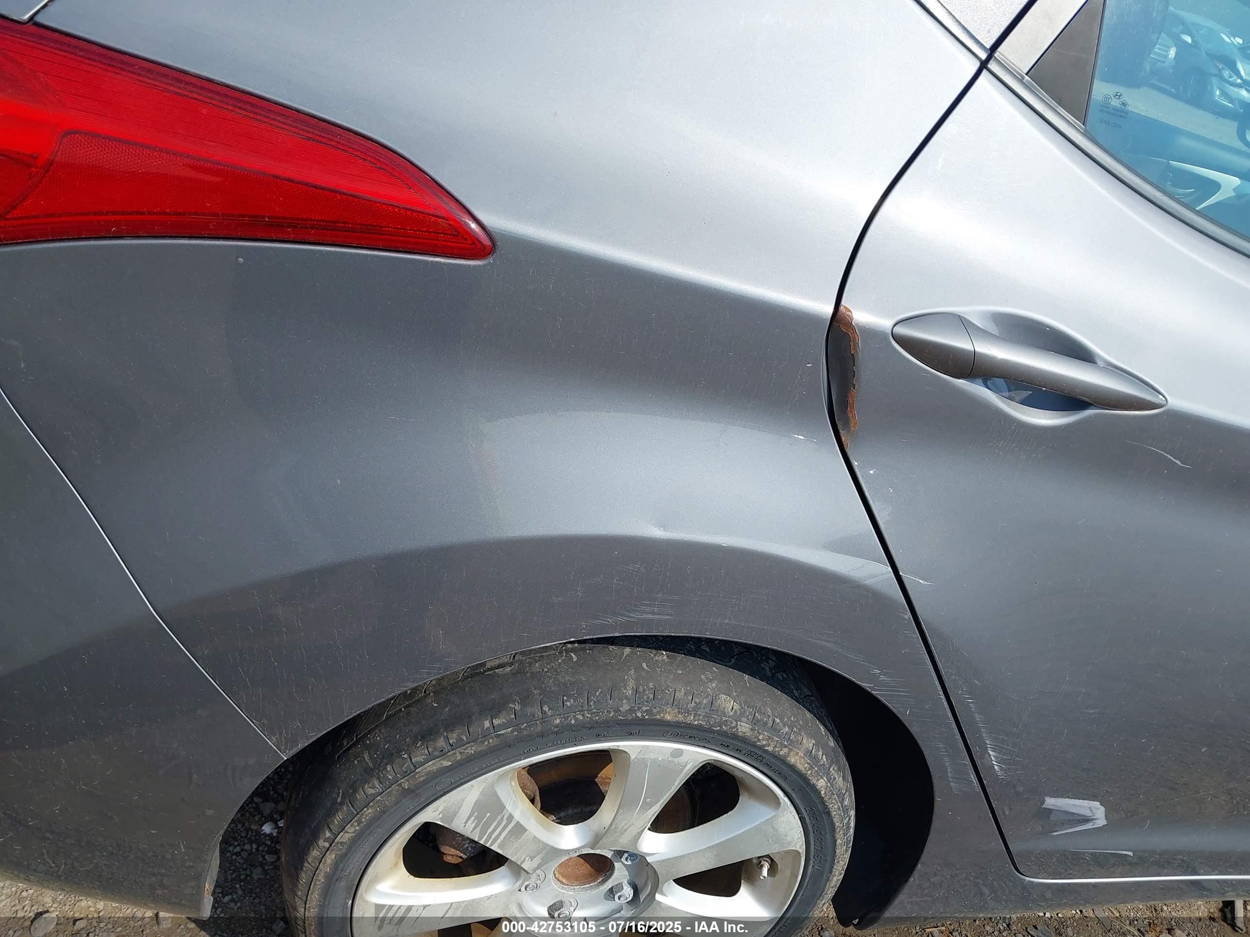 HYUNDAI ELANTRA image 6