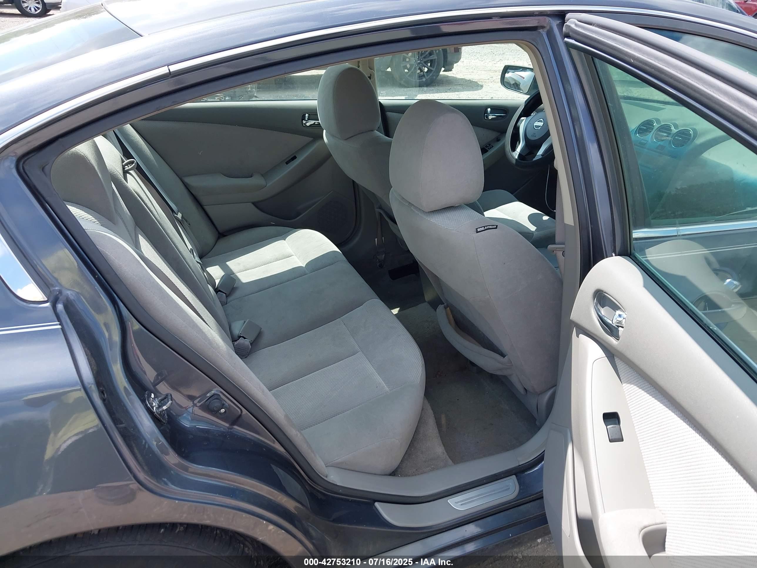 NISSAN ALTIMA image 8