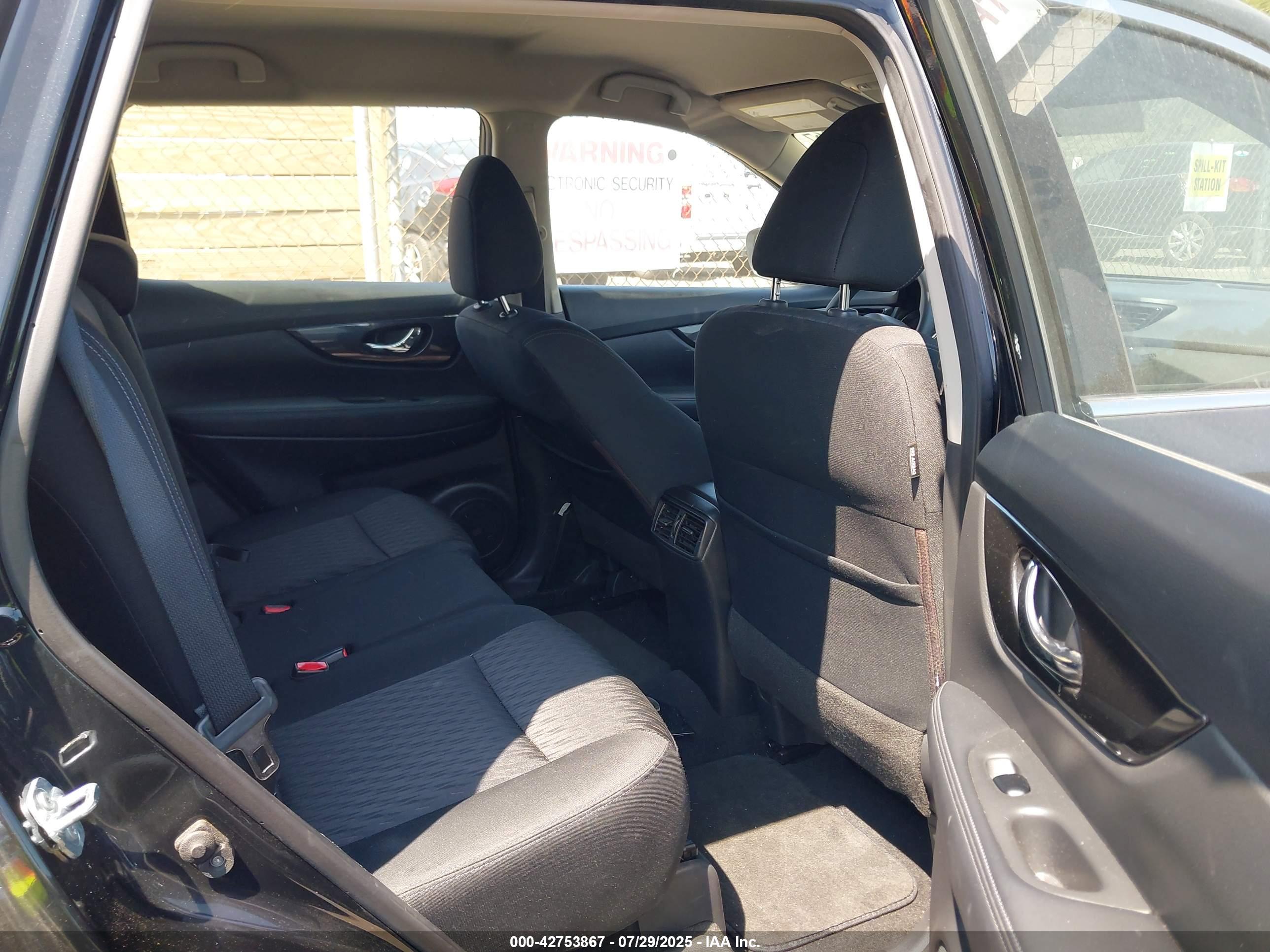 NISSAN ROGUE image 8