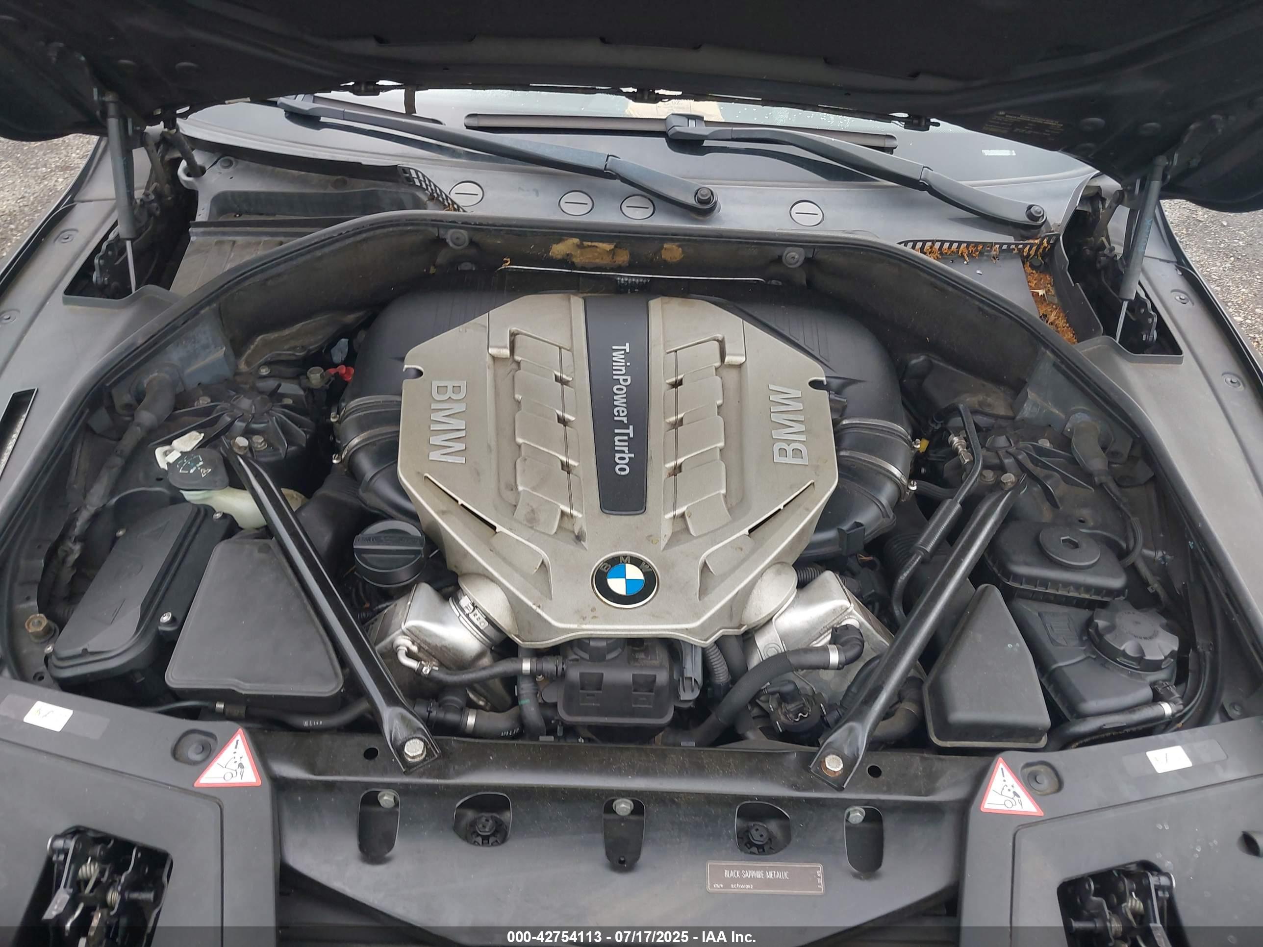 BMW 550I image 10