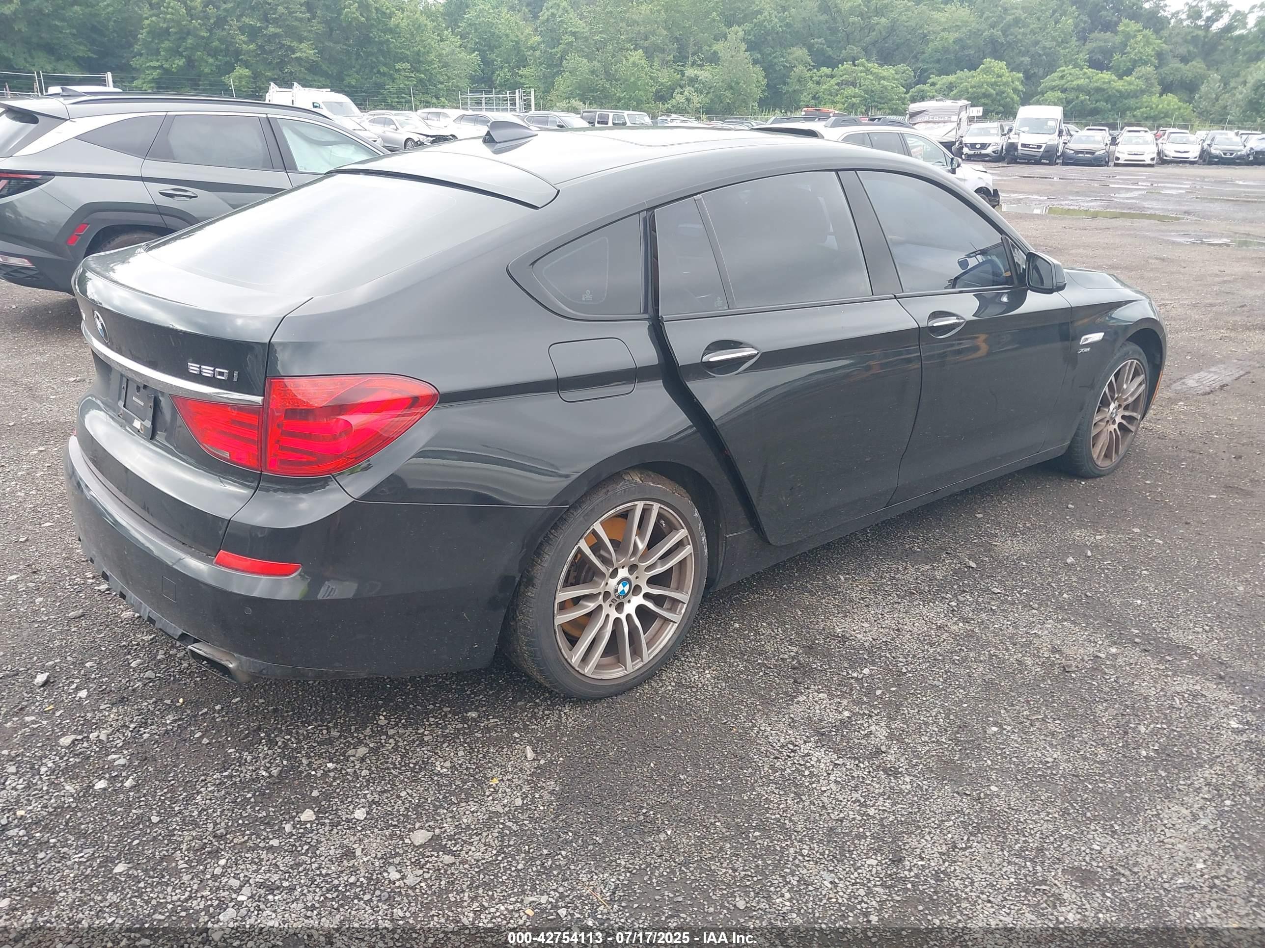 BMW 550I image 4