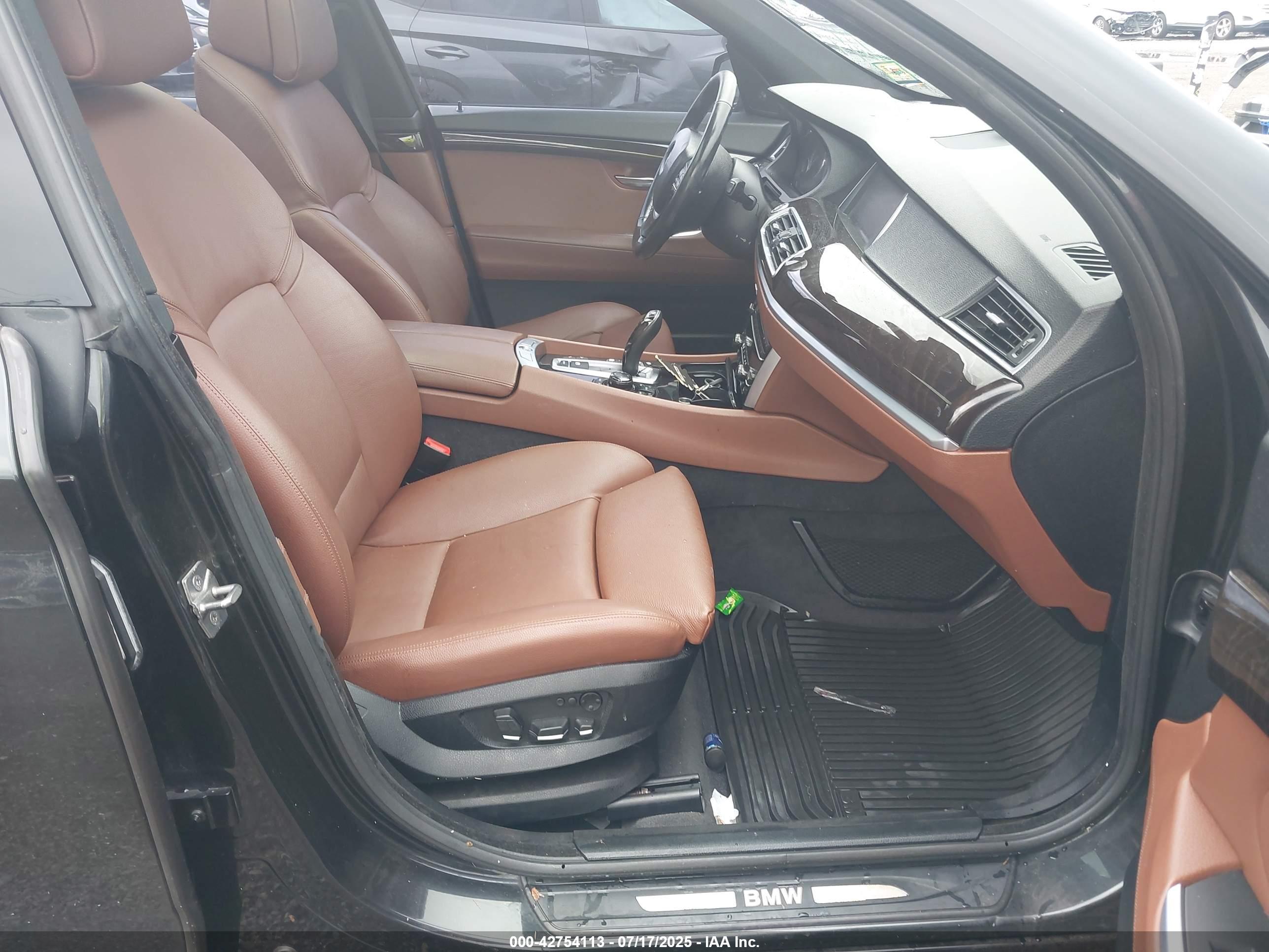 BMW 550I image 5