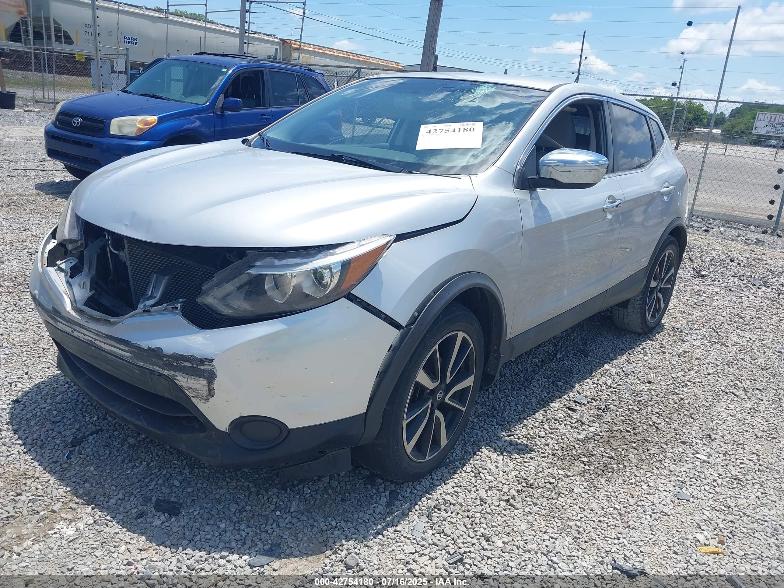 NISSAN ROGUE image 2