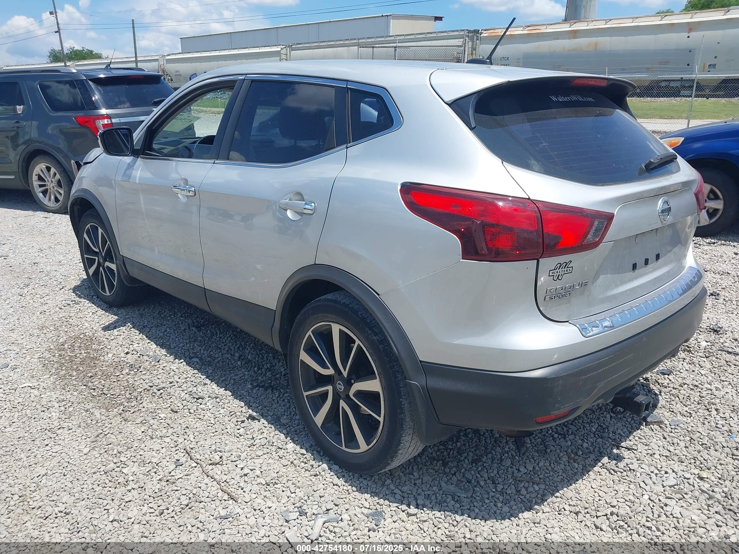 NISSAN ROGUE image 3