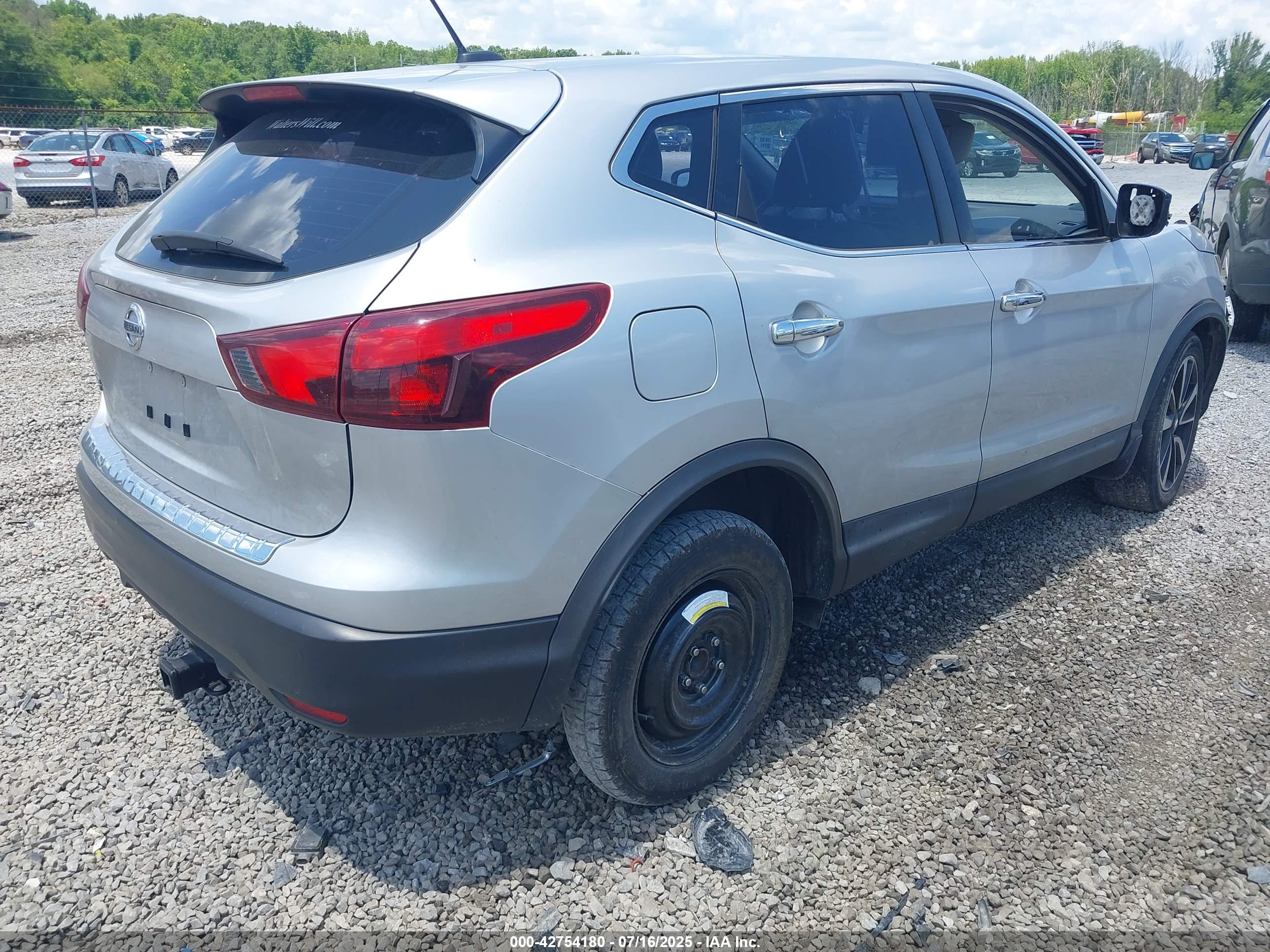 NISSAN ROGUE image 4