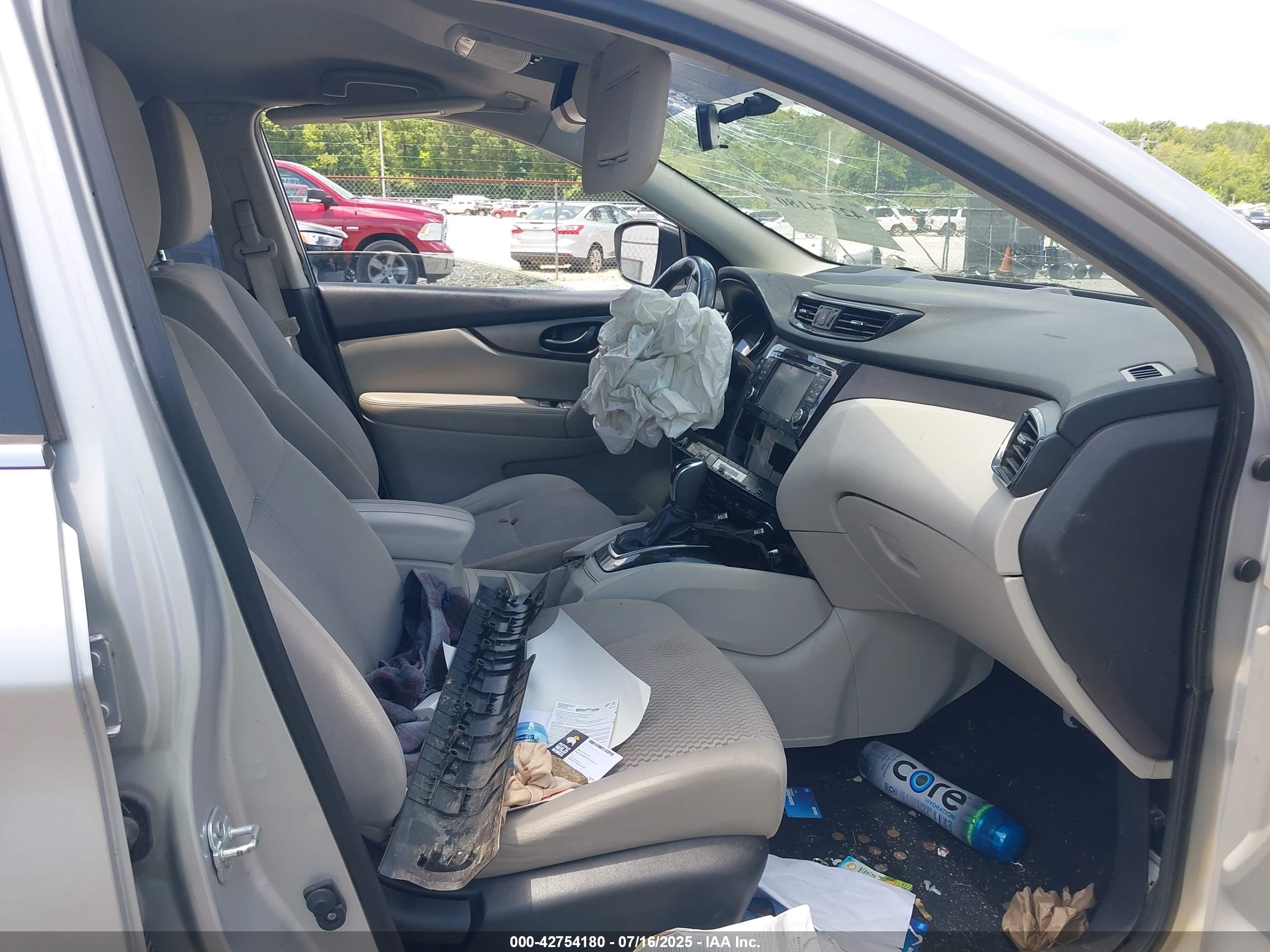 NISSAN ROGUE image 5