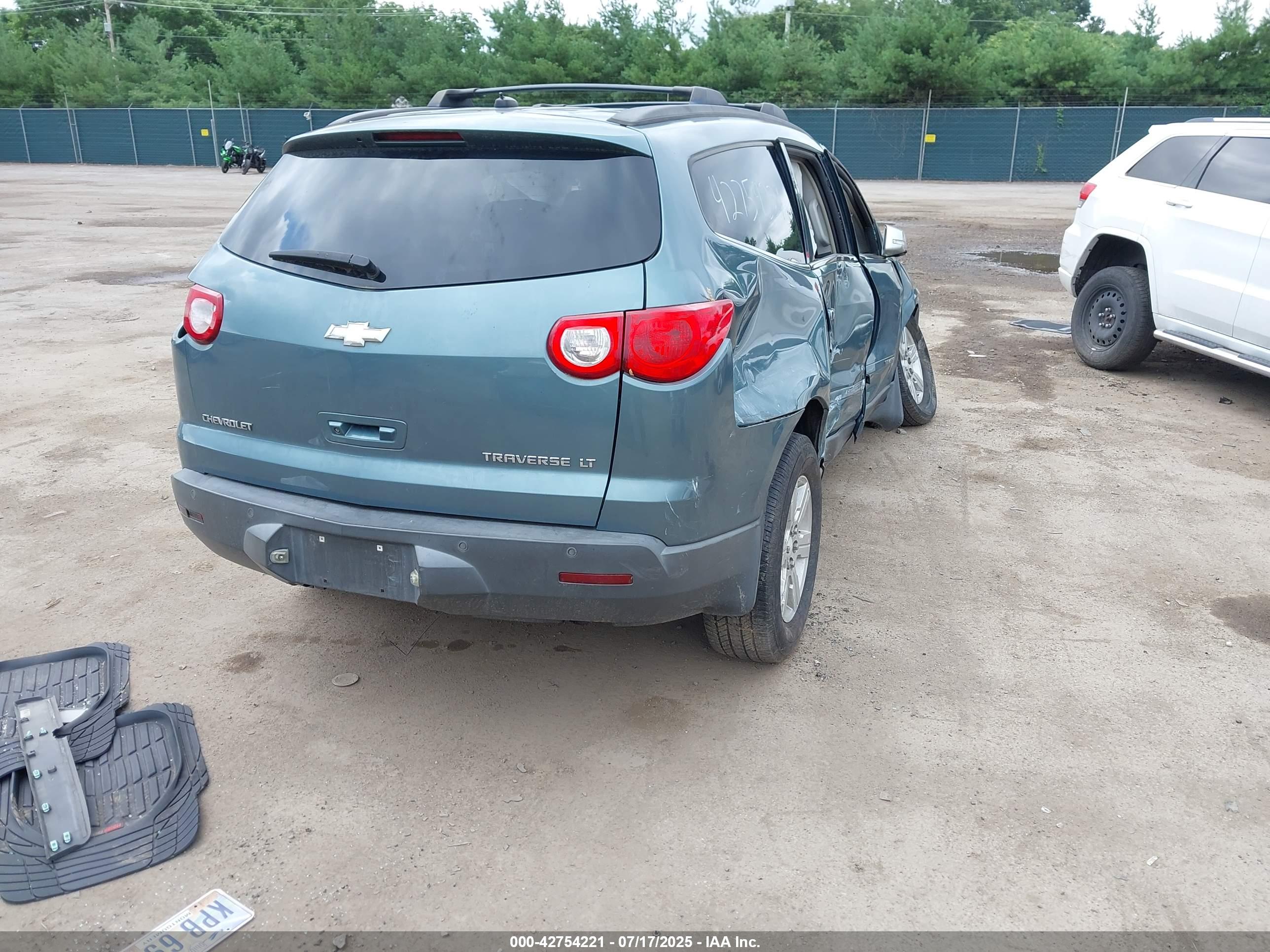 CHEVROLET TRAVERSE image 4