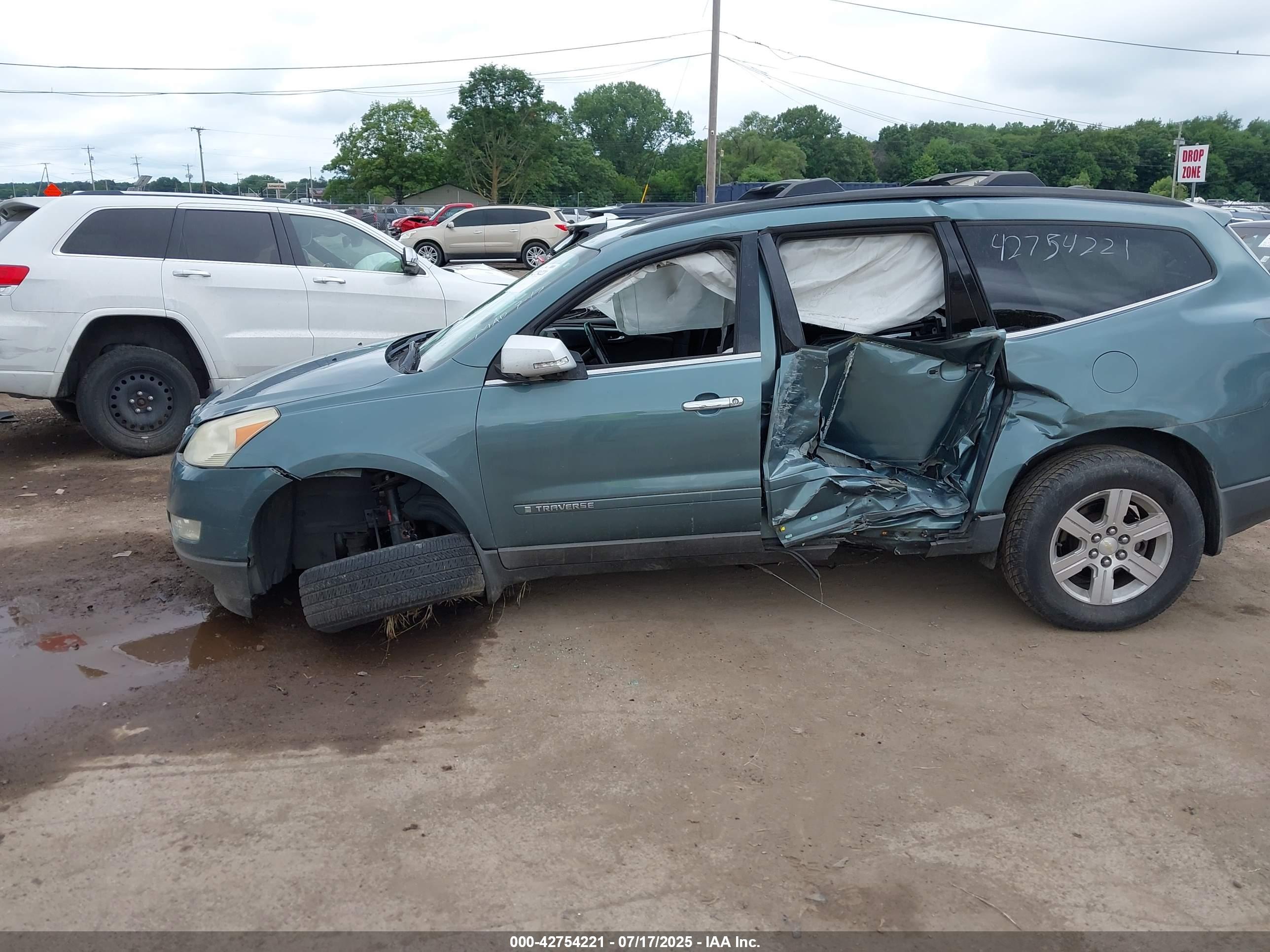 CHEVROLET TRAVERSE image 6