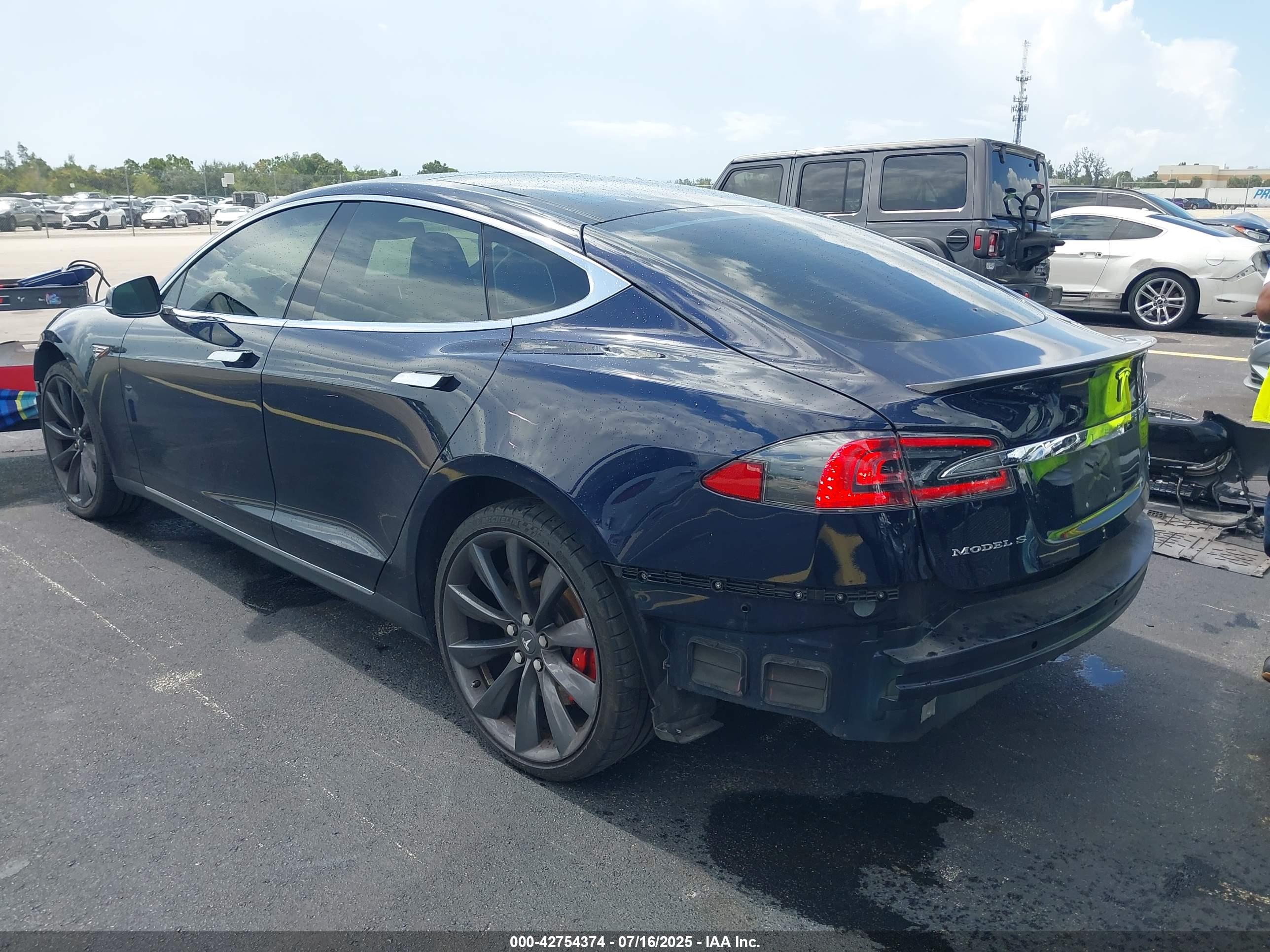 TESLA MODEL image 3