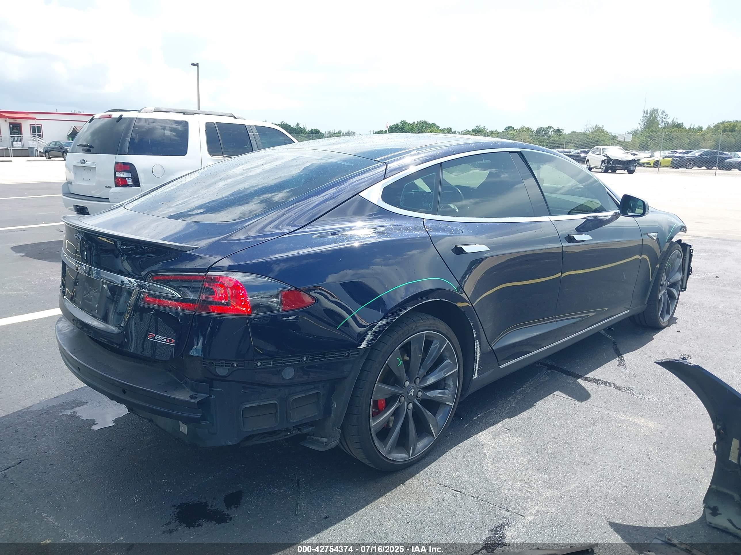 TESLA MODEL image 4