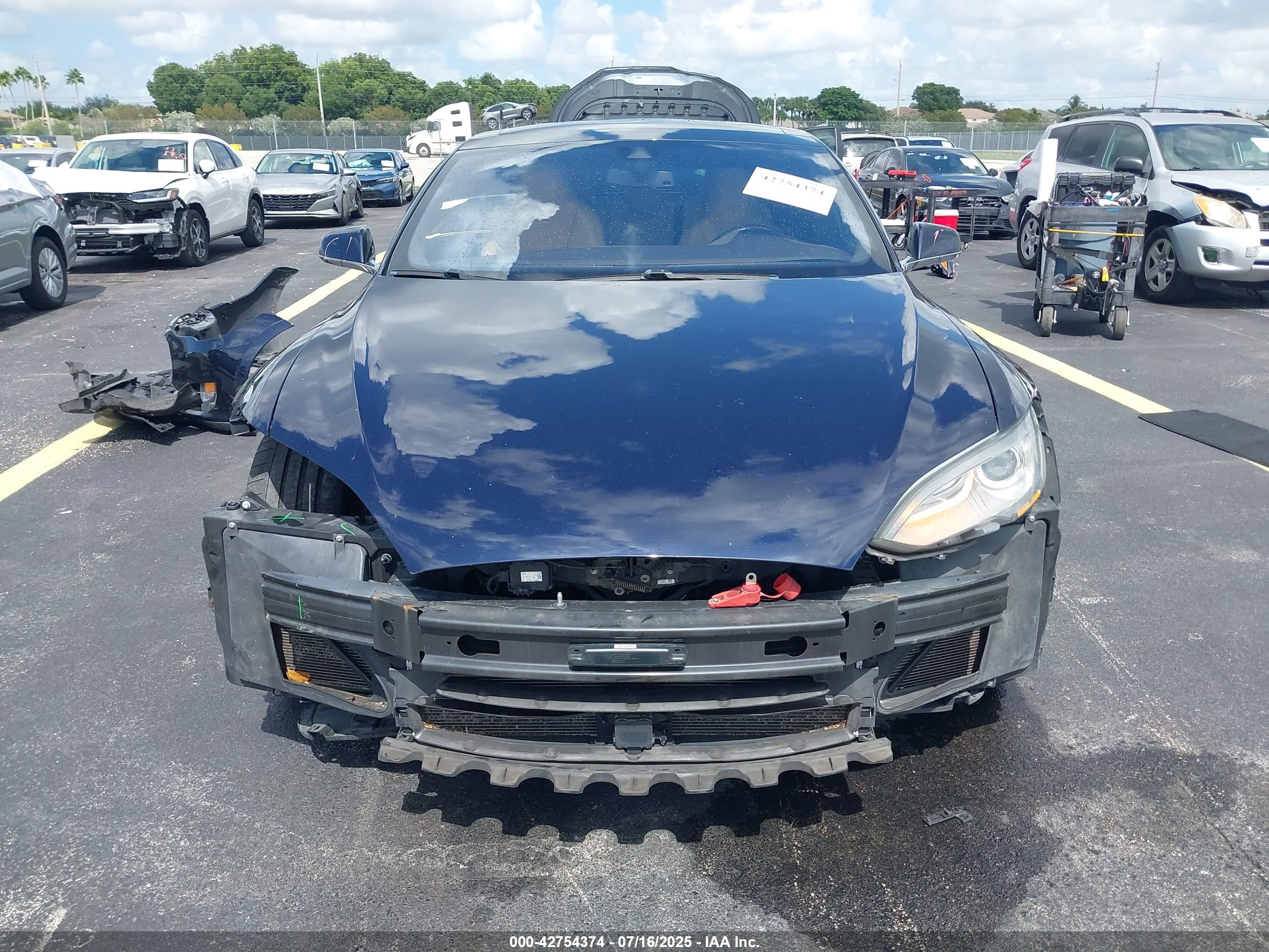 TESLA MODEL image 6