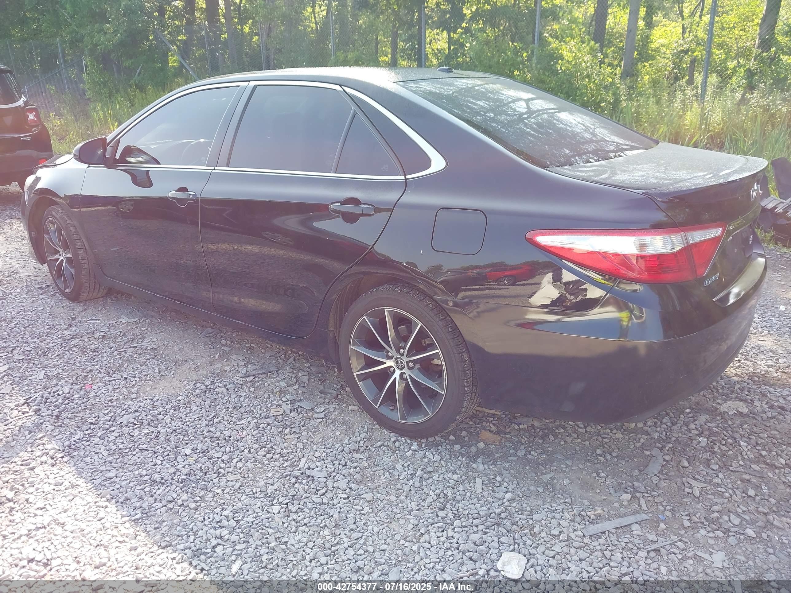 TOYOTA CAMRY image 3