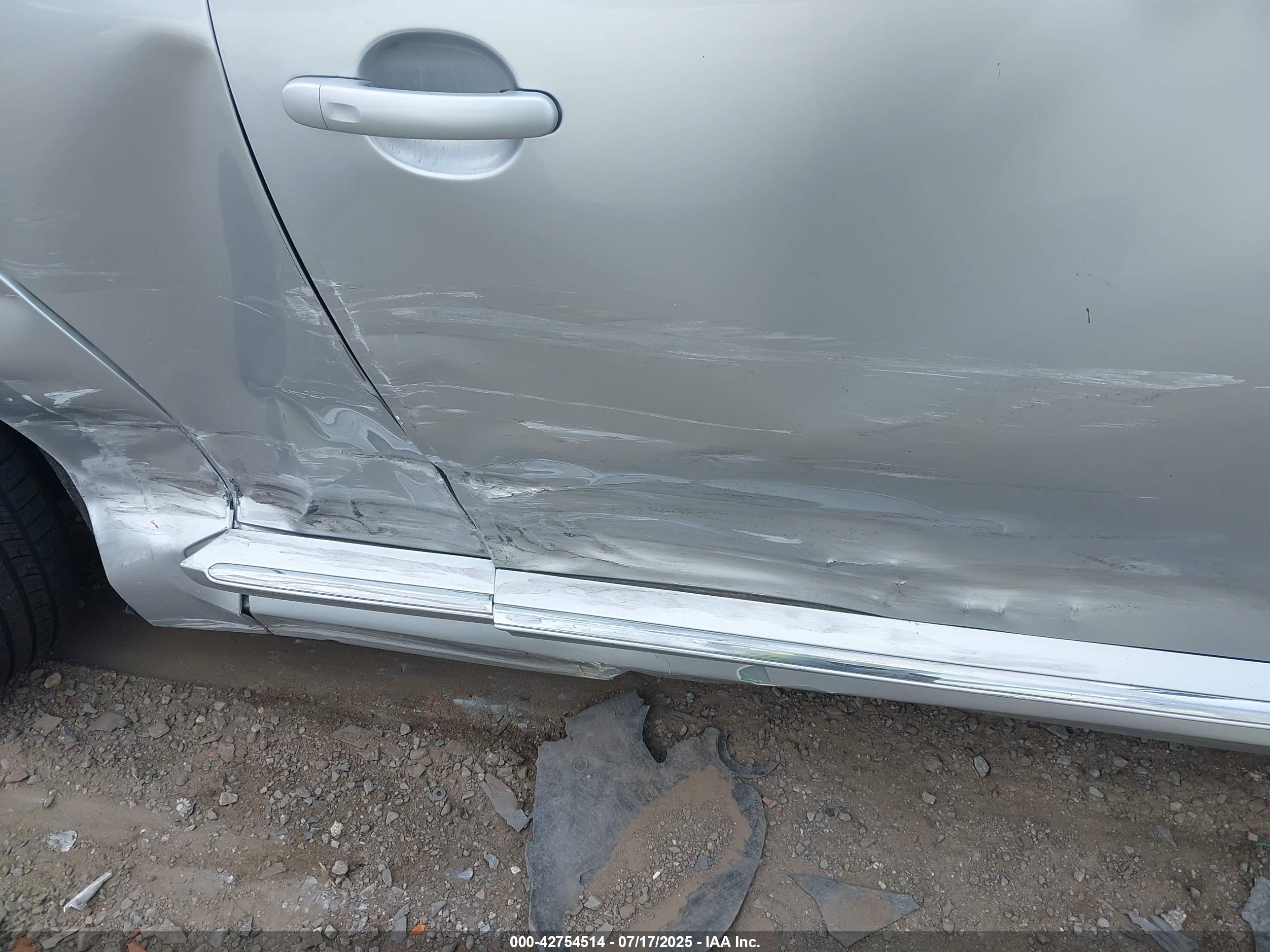 VOLKSWAGEN BEETLE image 6