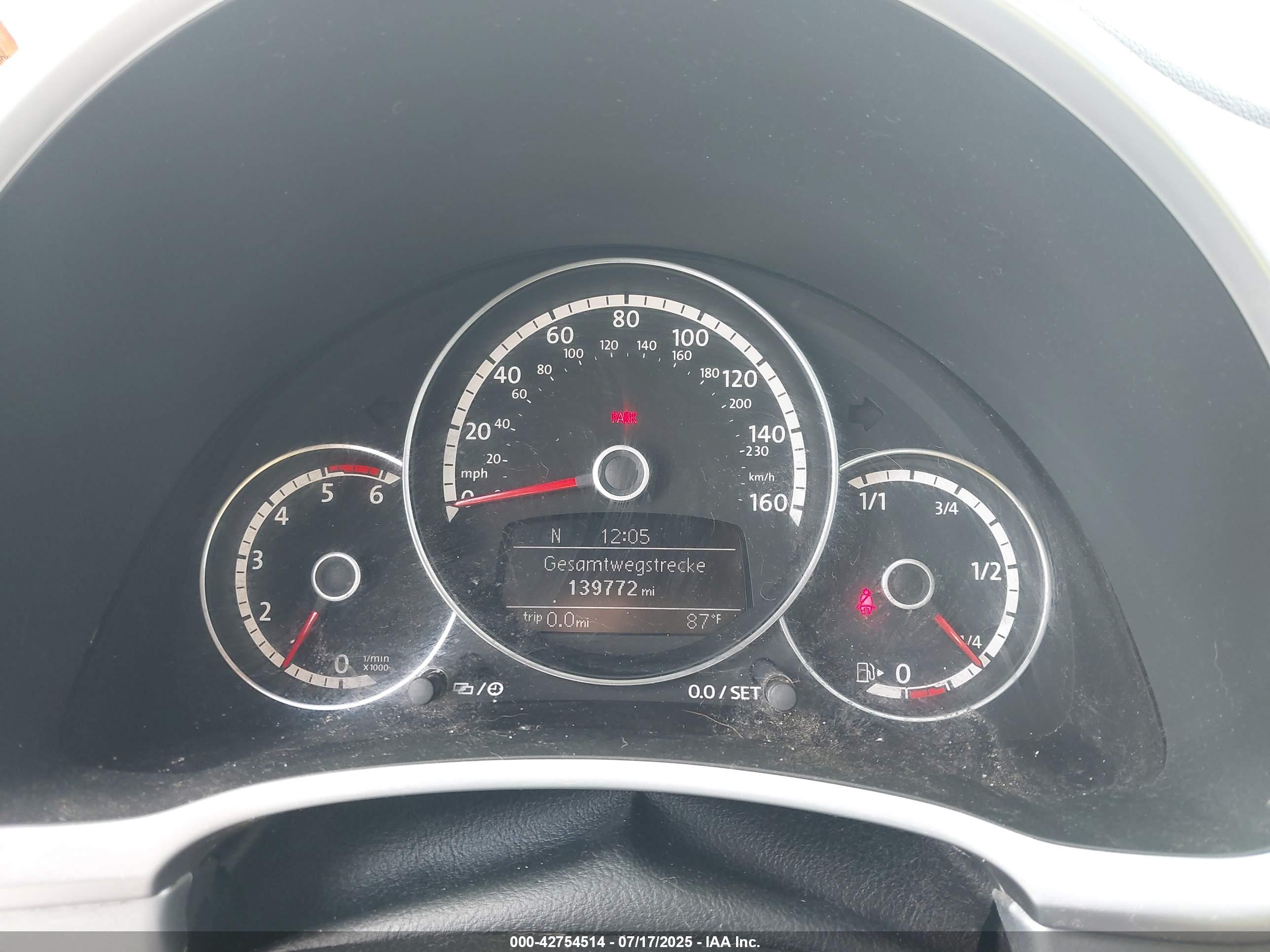 VOLKSWAGEN BEETLE image 7