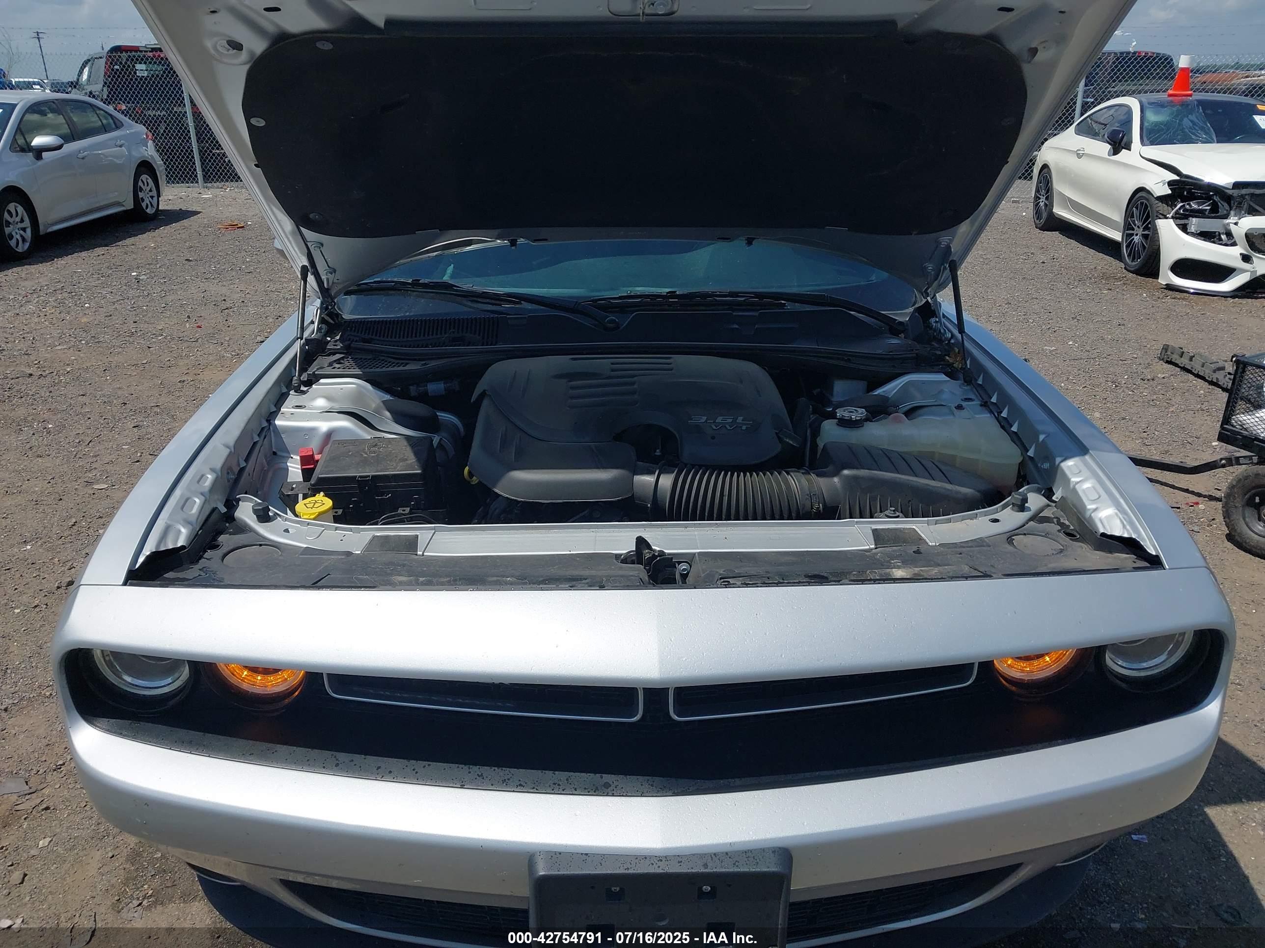DODGE CHALLENGER image 10