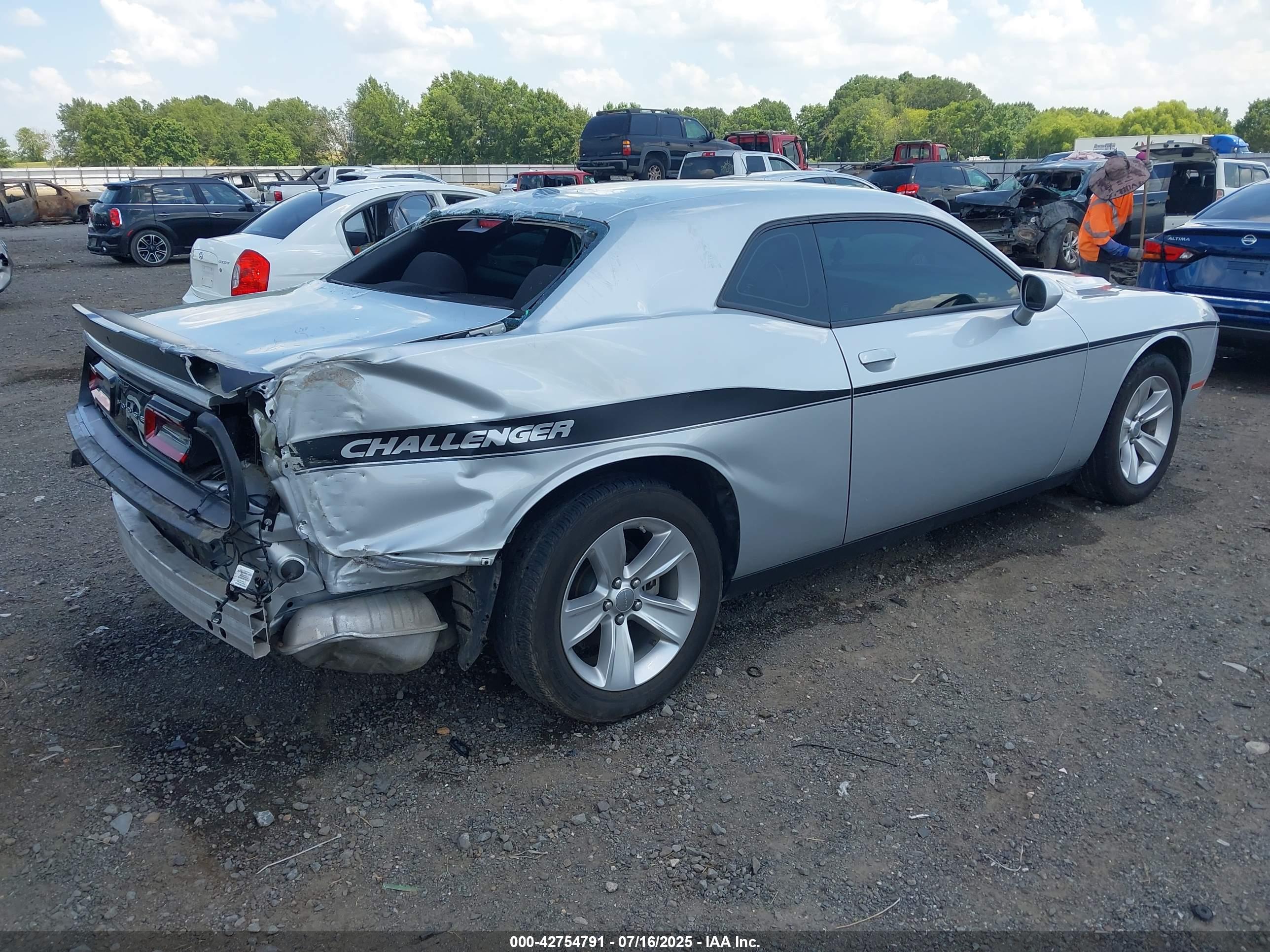 DODGE CHALLENGER image 4