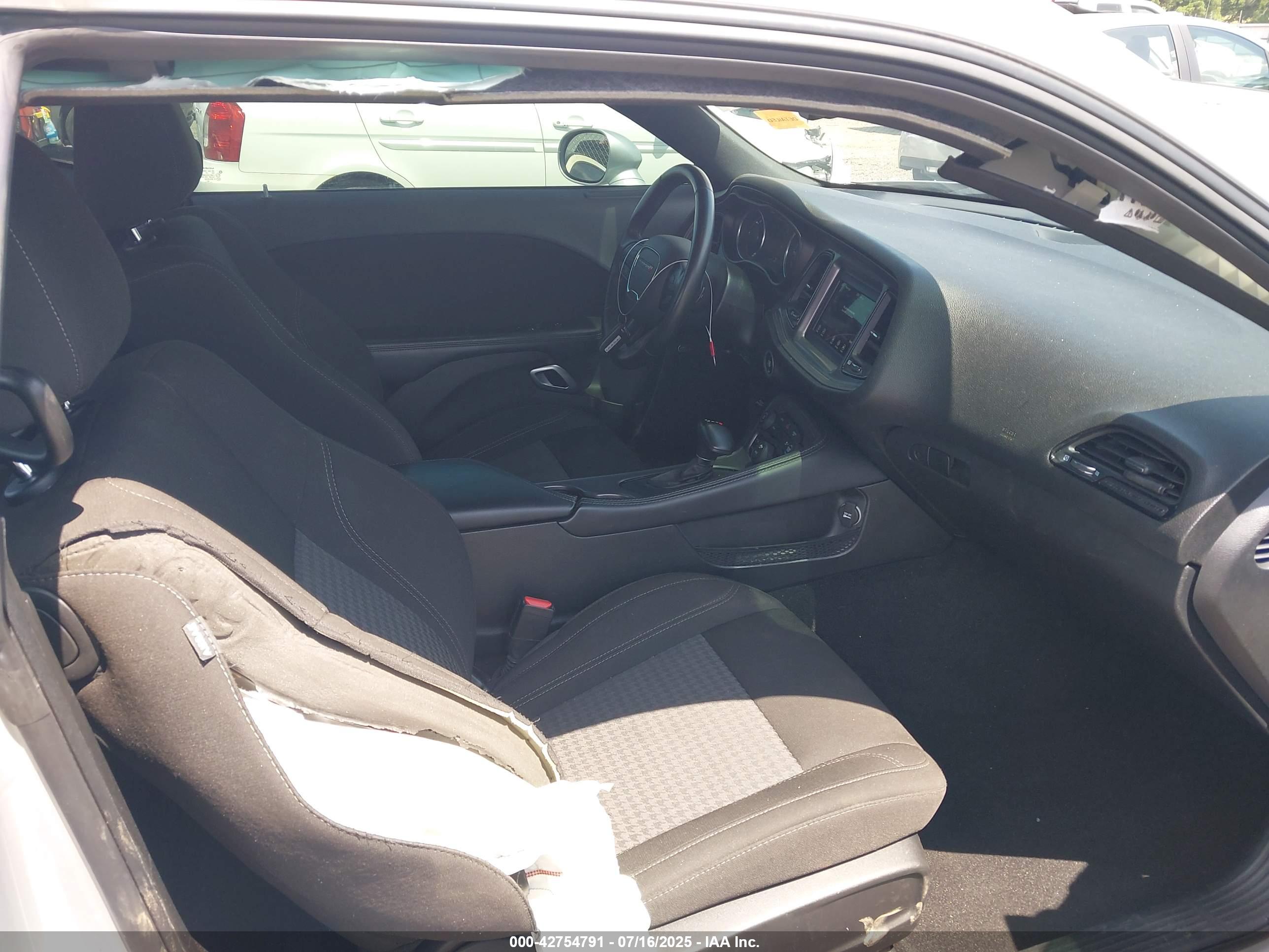 DODGE CHALLENGER image 5
