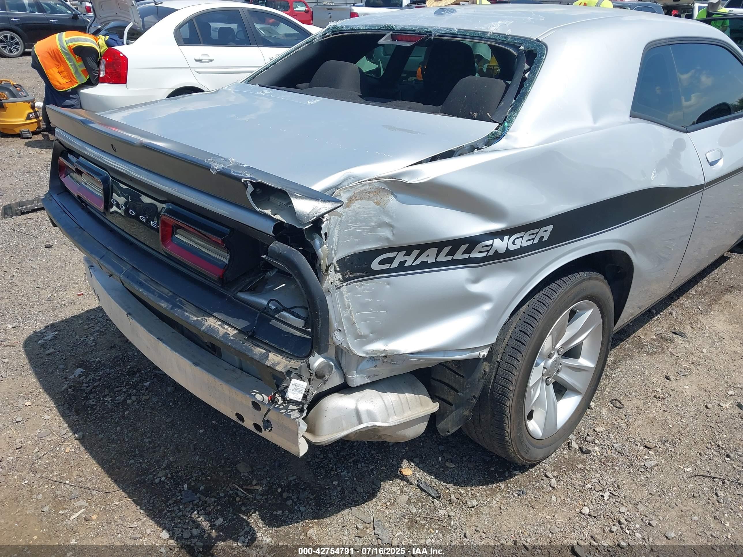 DODGE CHALLENGER image 6