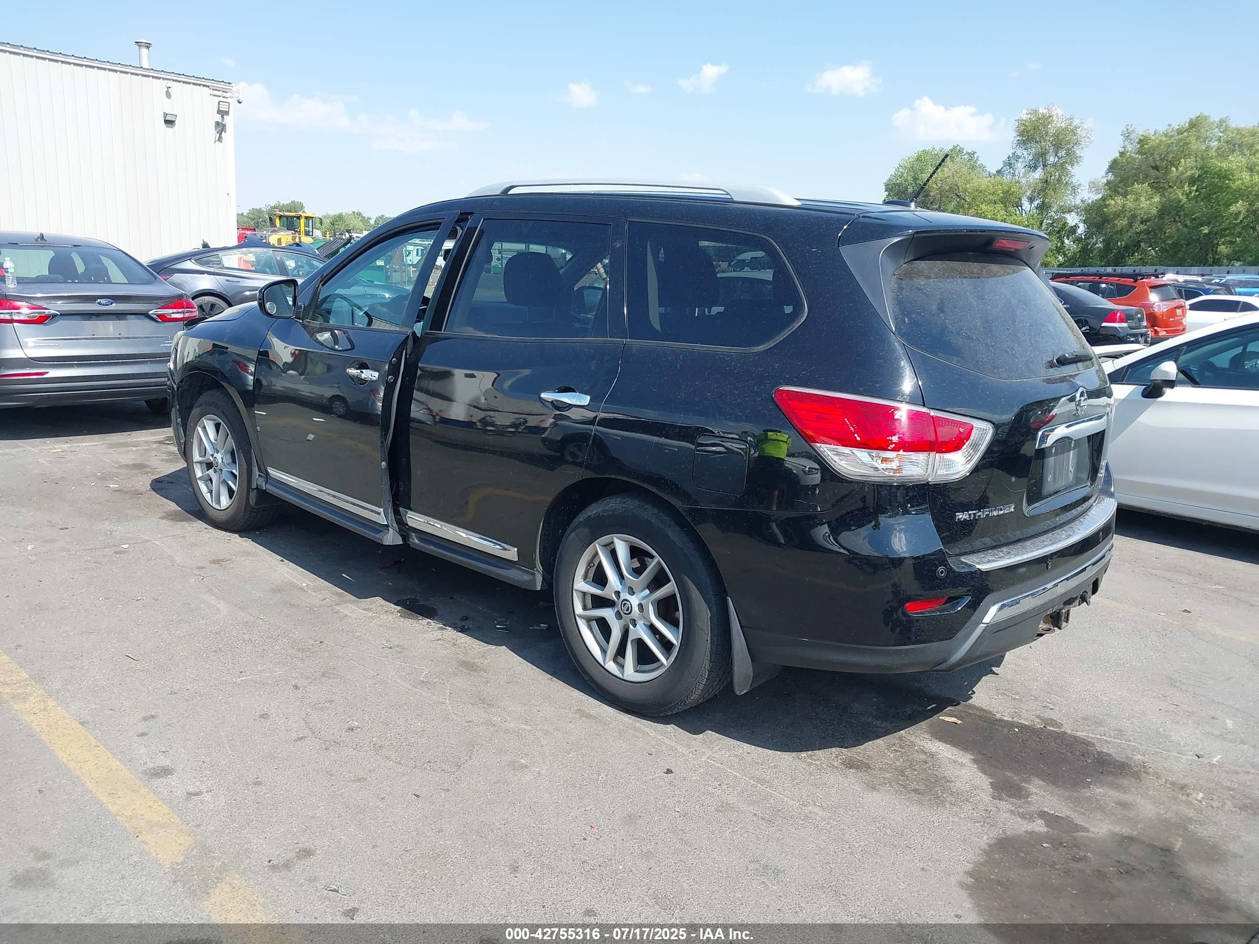 NISSAN PATHFINDER image 3