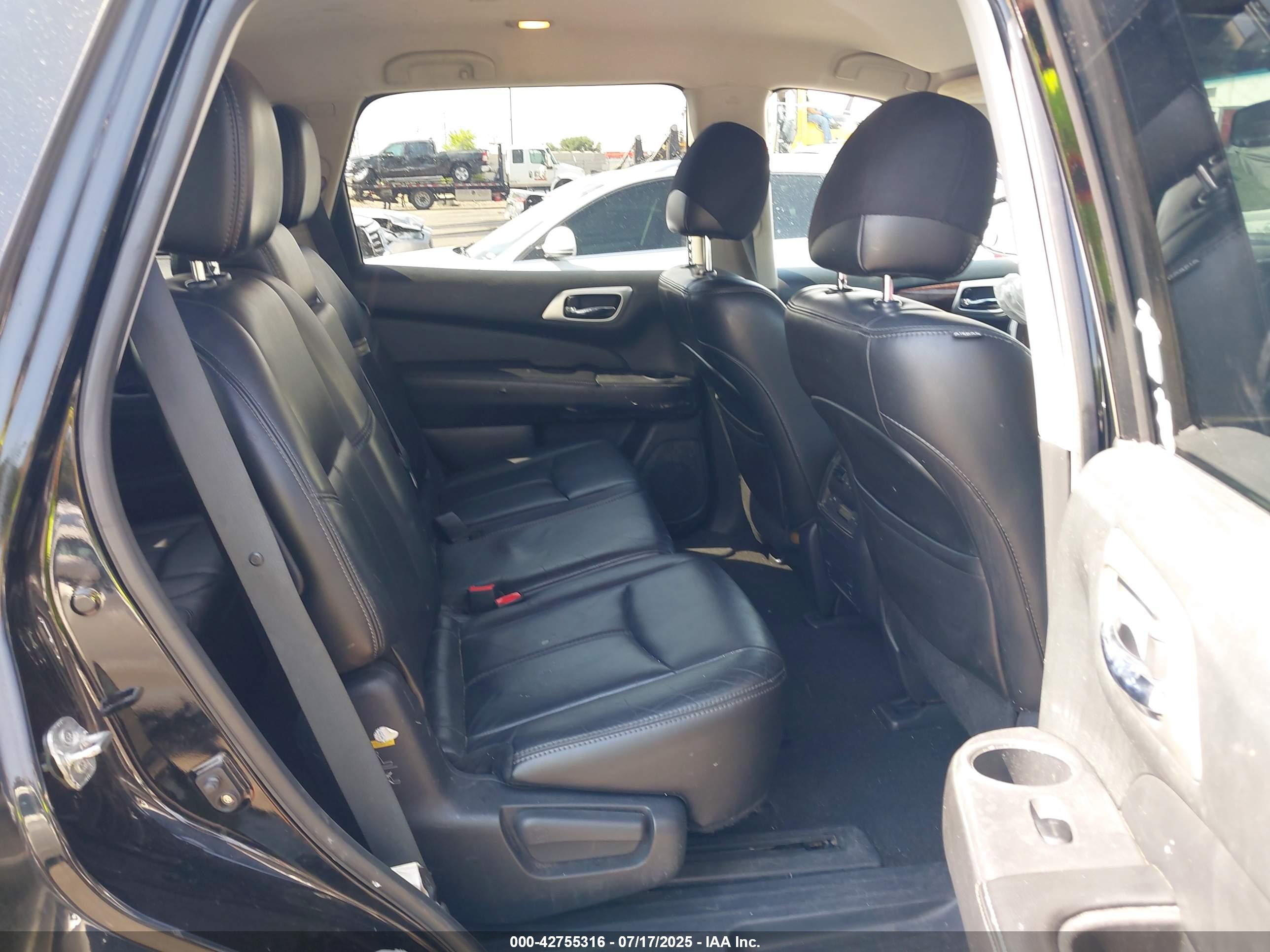 NISSAN PATHFINDER image 8