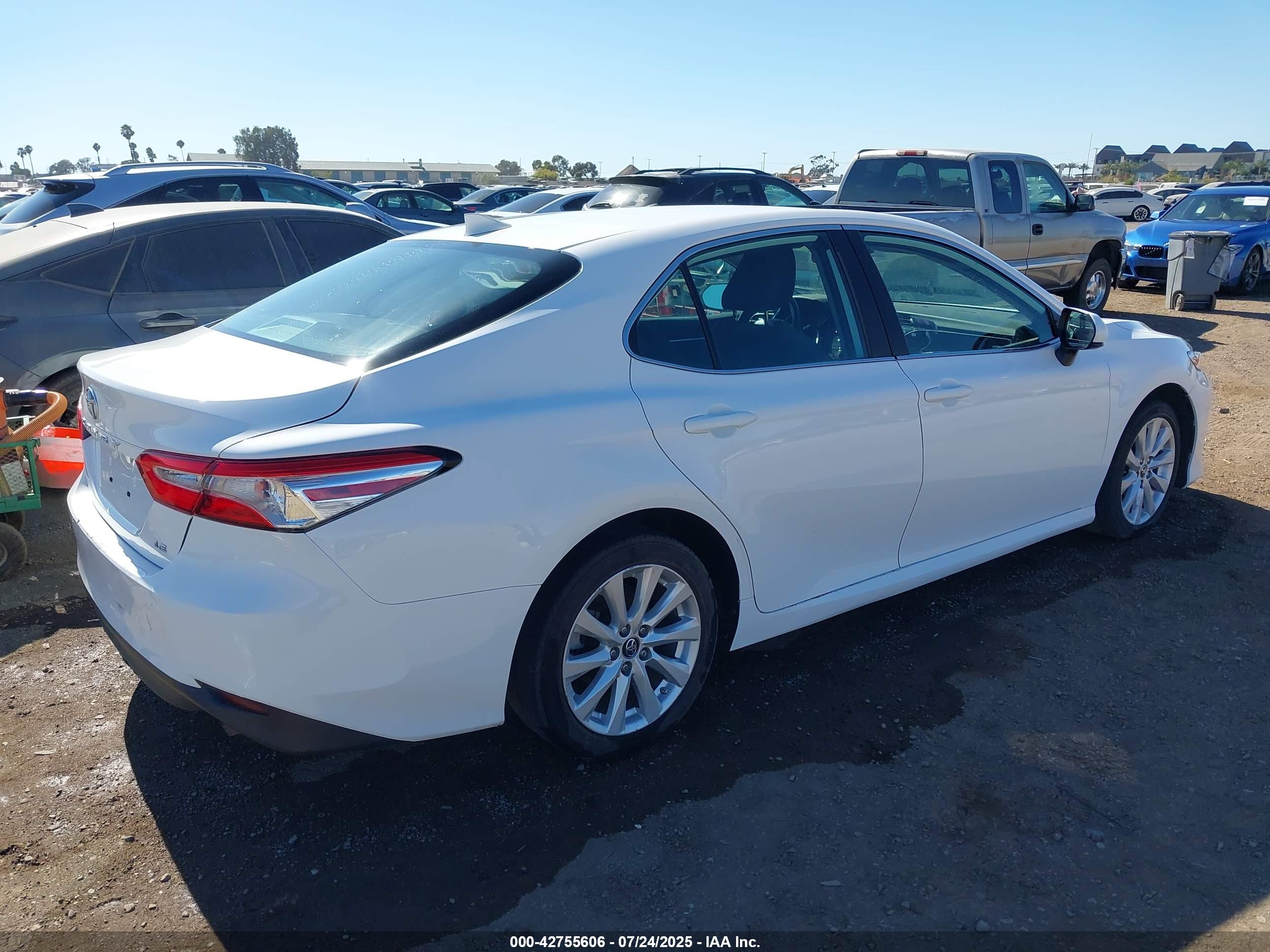 TOYOTA CAMRY image 4