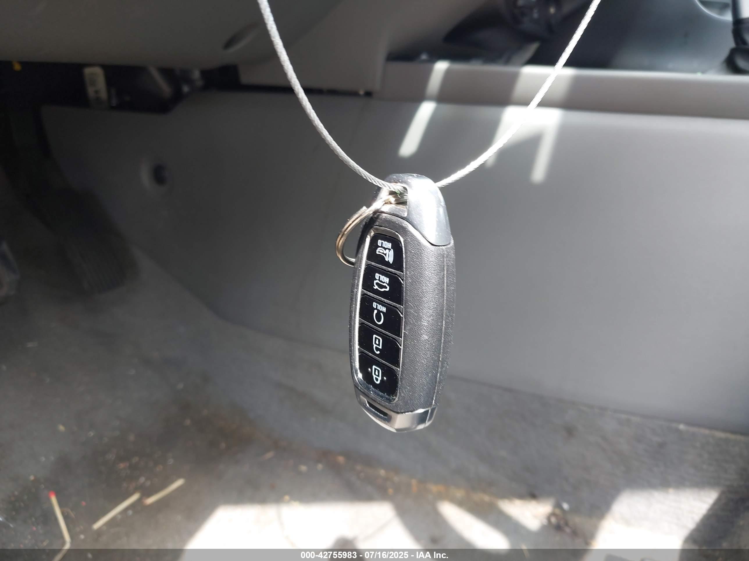 HYUNDAI ELANTRA image 11