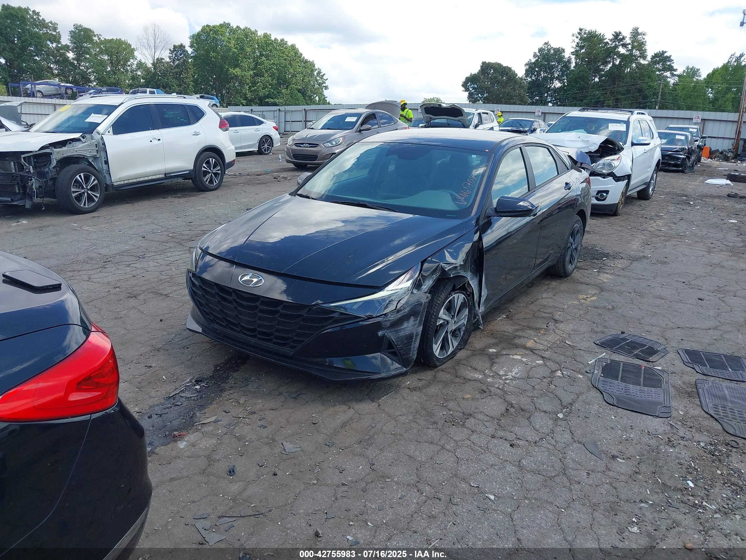 HYUNDAI ELANTRA image 2