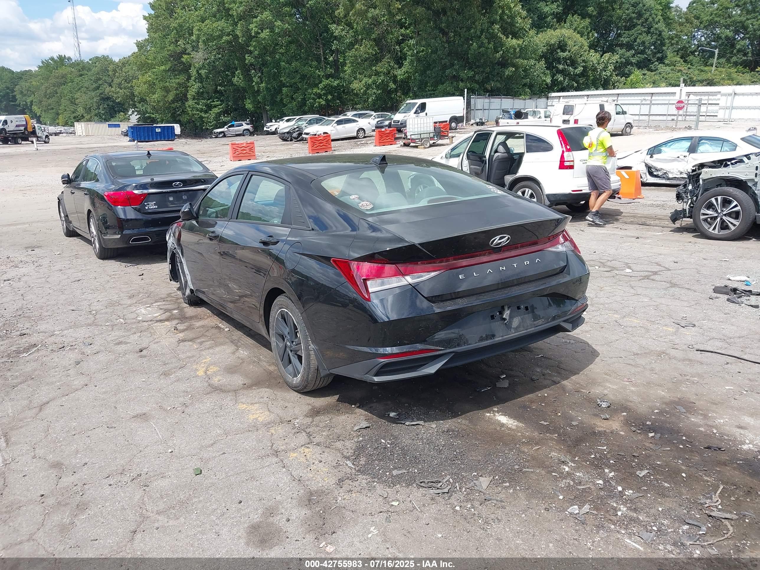 HYUNDAI ELANTRA image 3