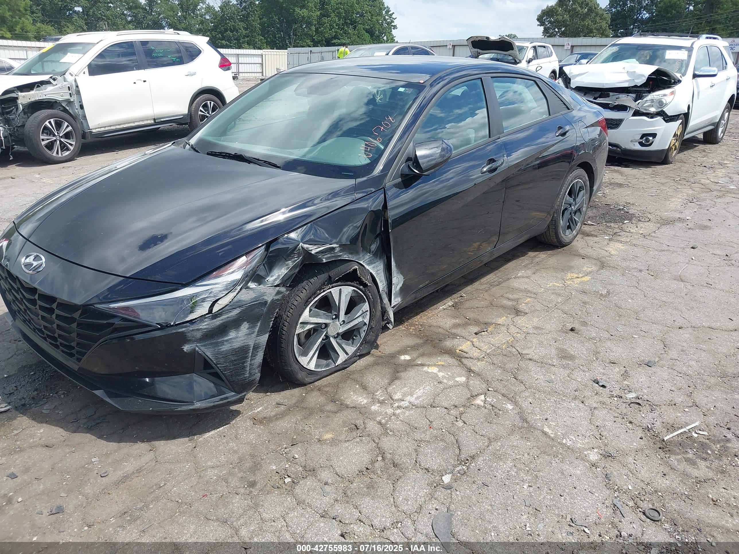 HYUNDAI ELANTRA image 6