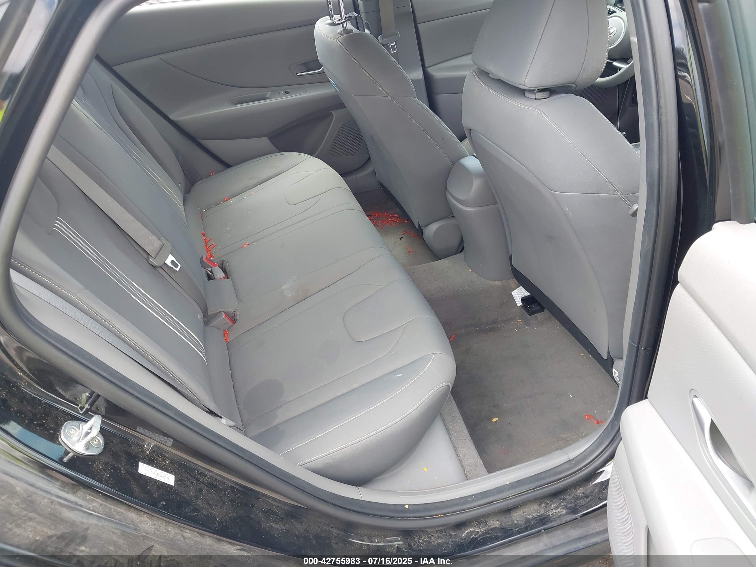 HYUNDAI ELANTRA image 8