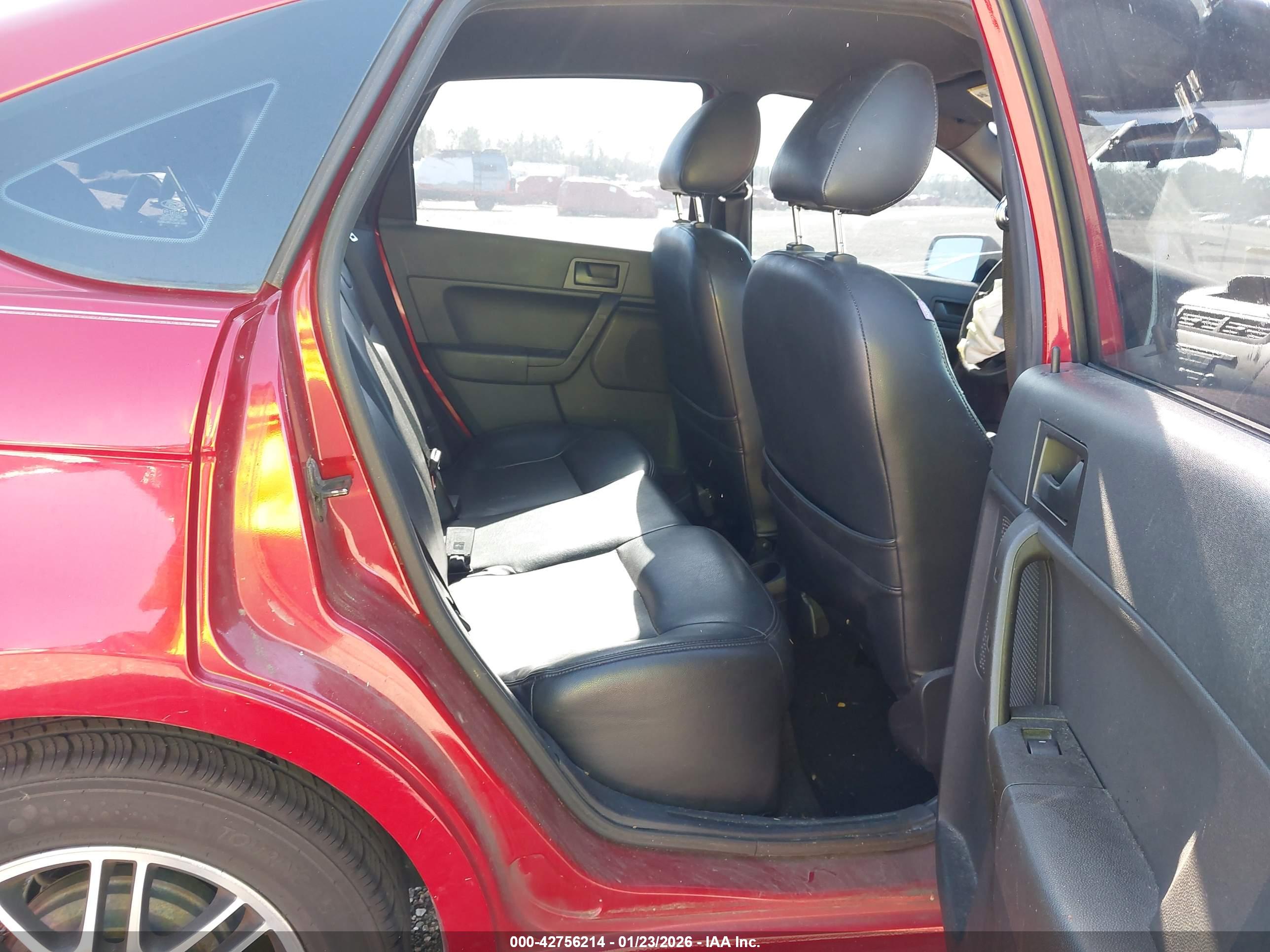FORD FOCUS image 8
