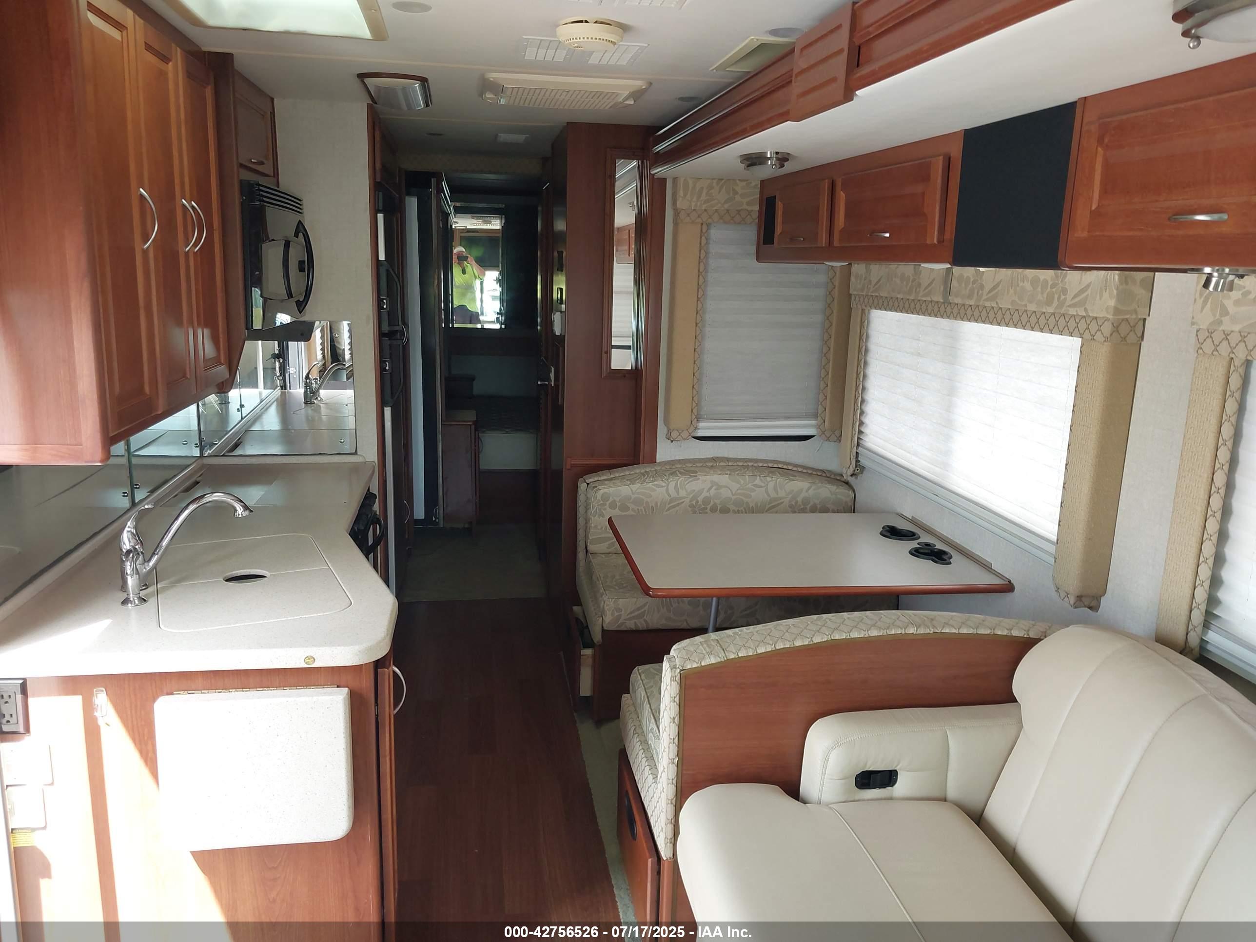 SOUTHWIND 32V image 8