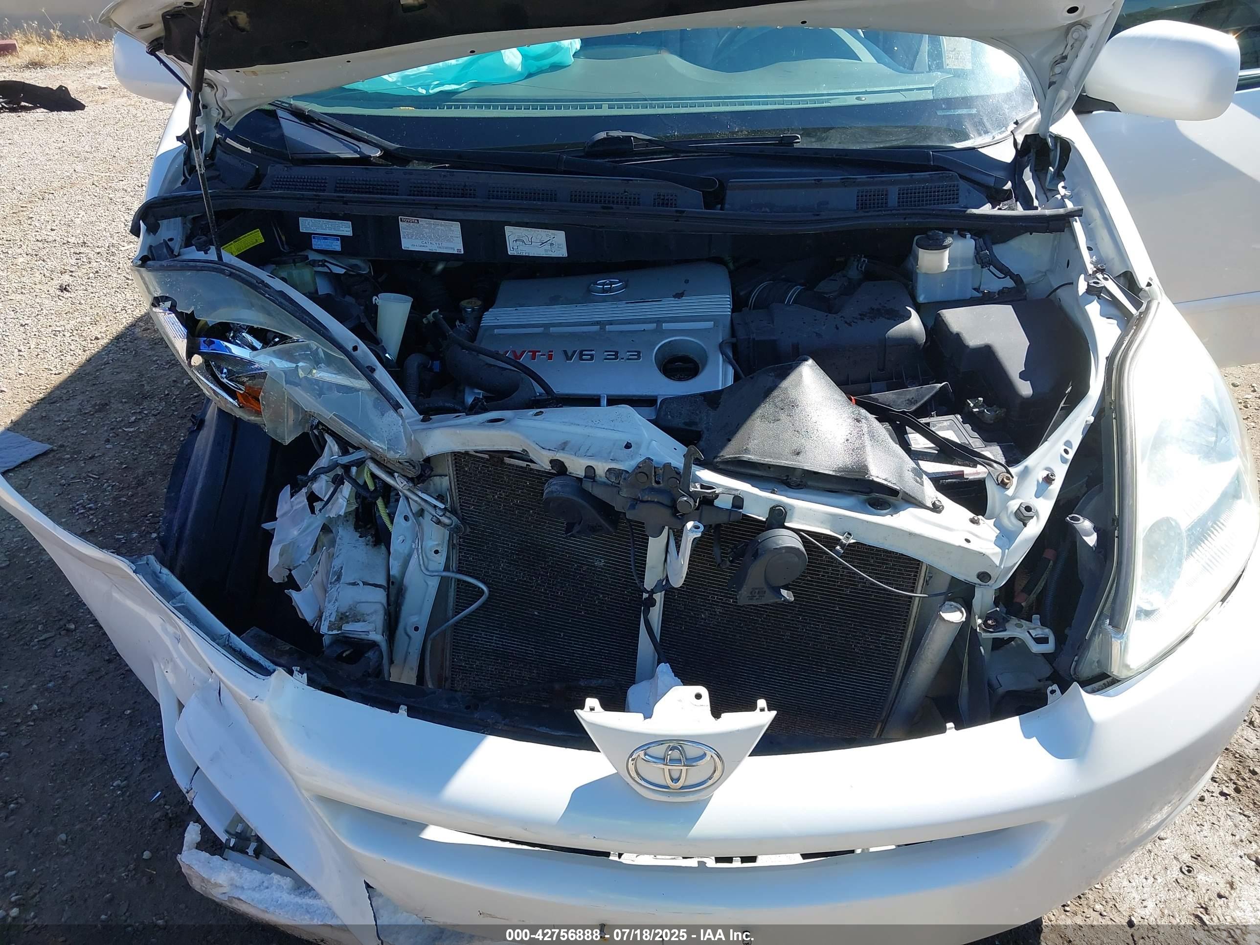 TOYOTA SIENNA image 10