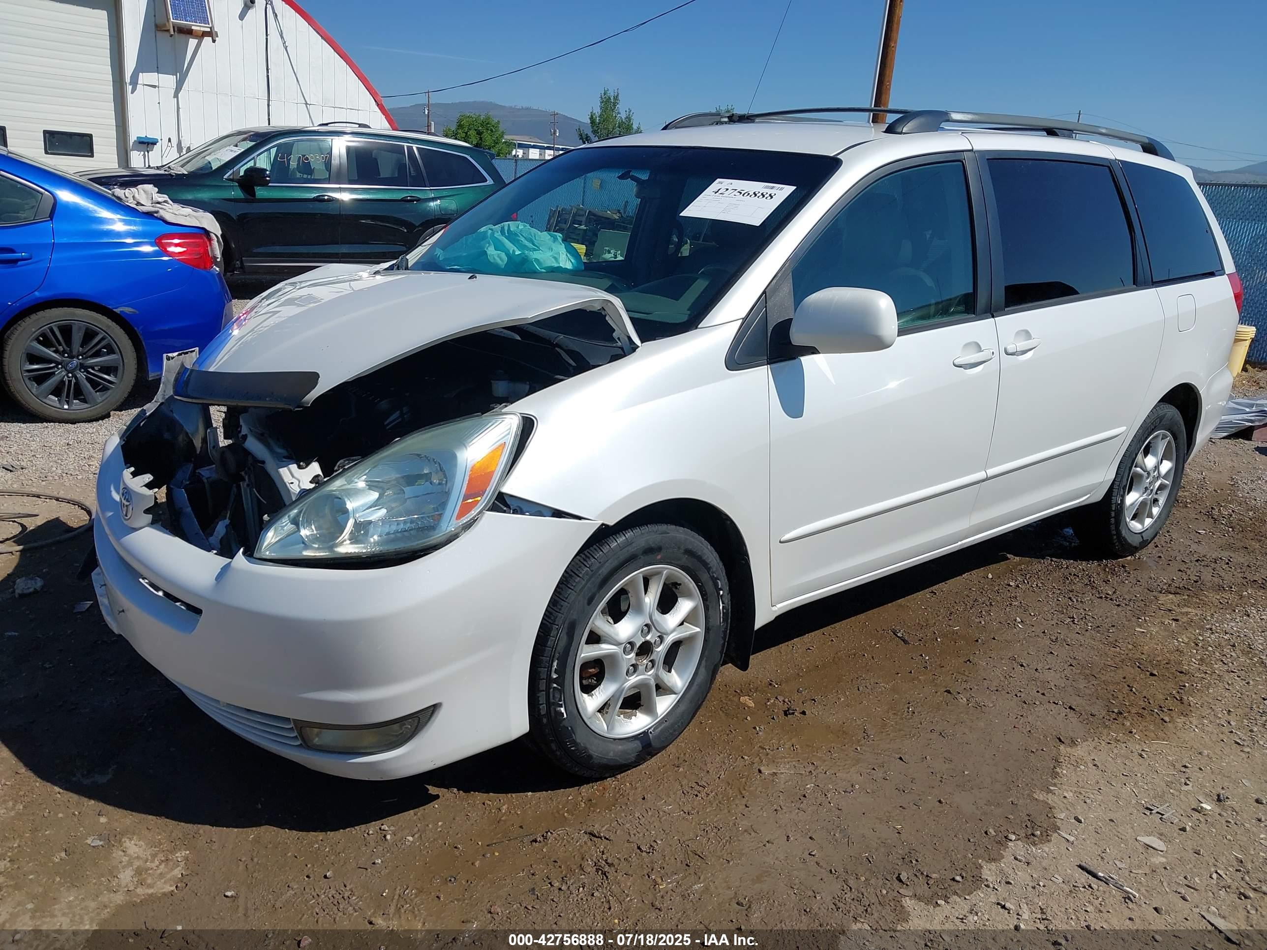 TOYOTA SIENNA image 2