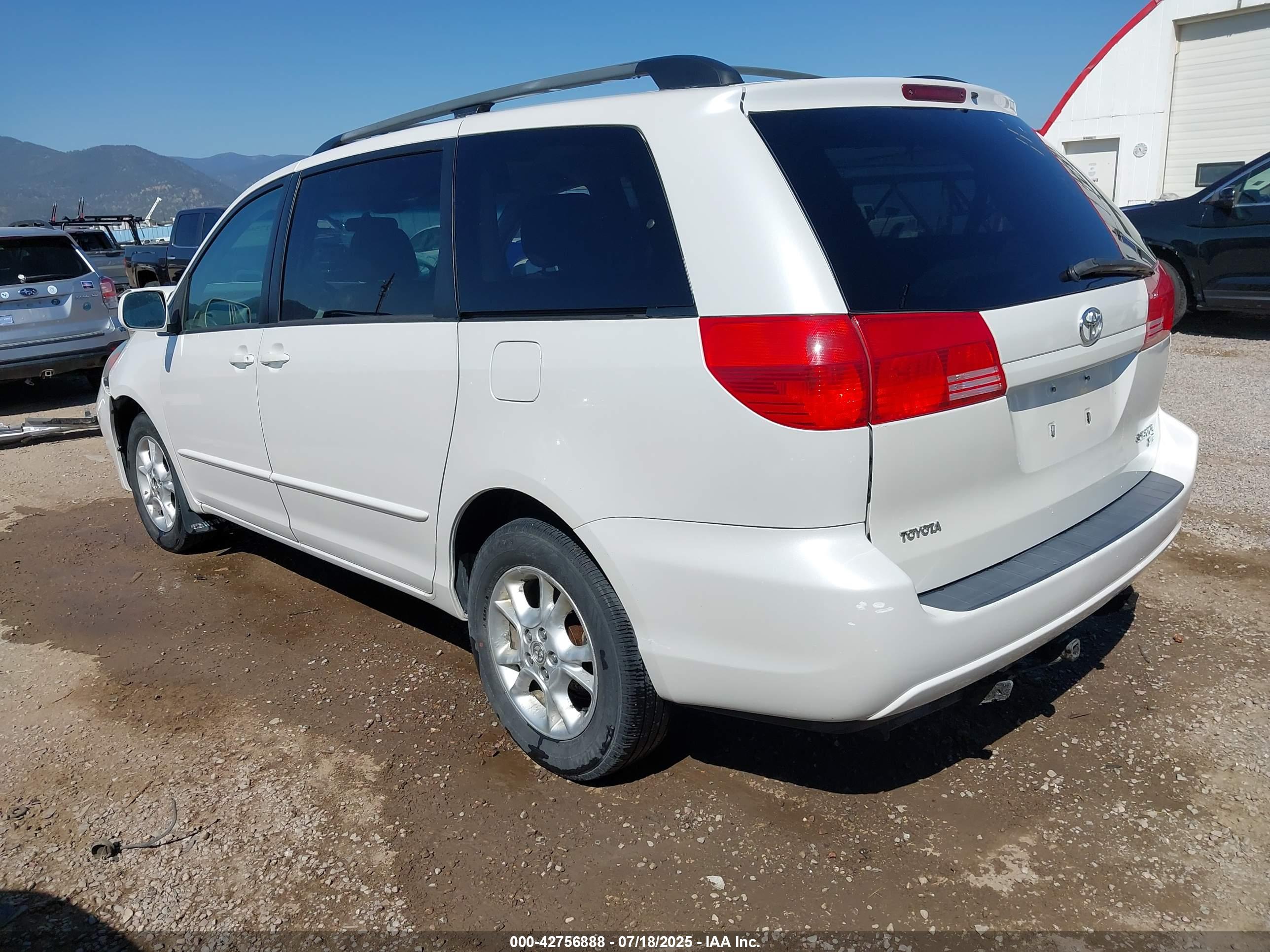 TOYOTA SIENNA image 3