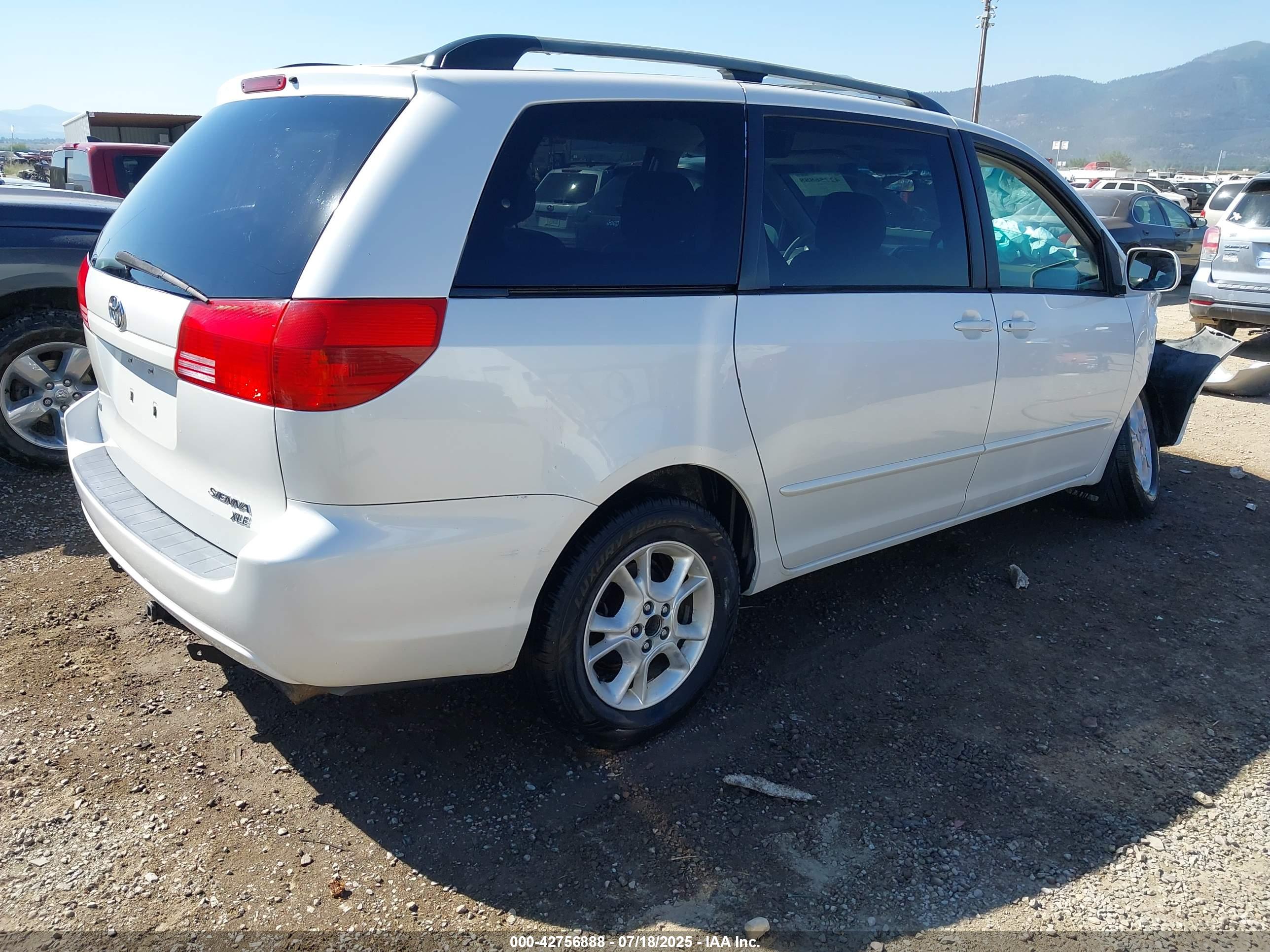 TOYOTA SIENNA image 4