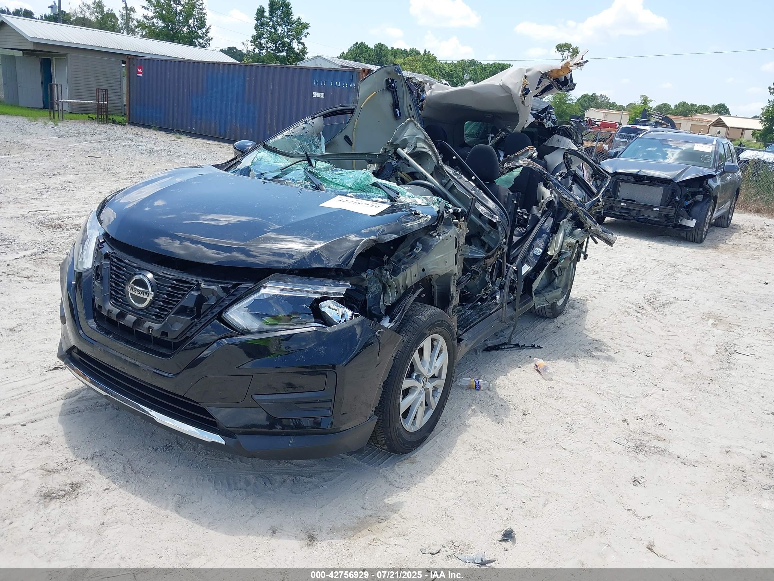 NISSAN ROGUE image 2