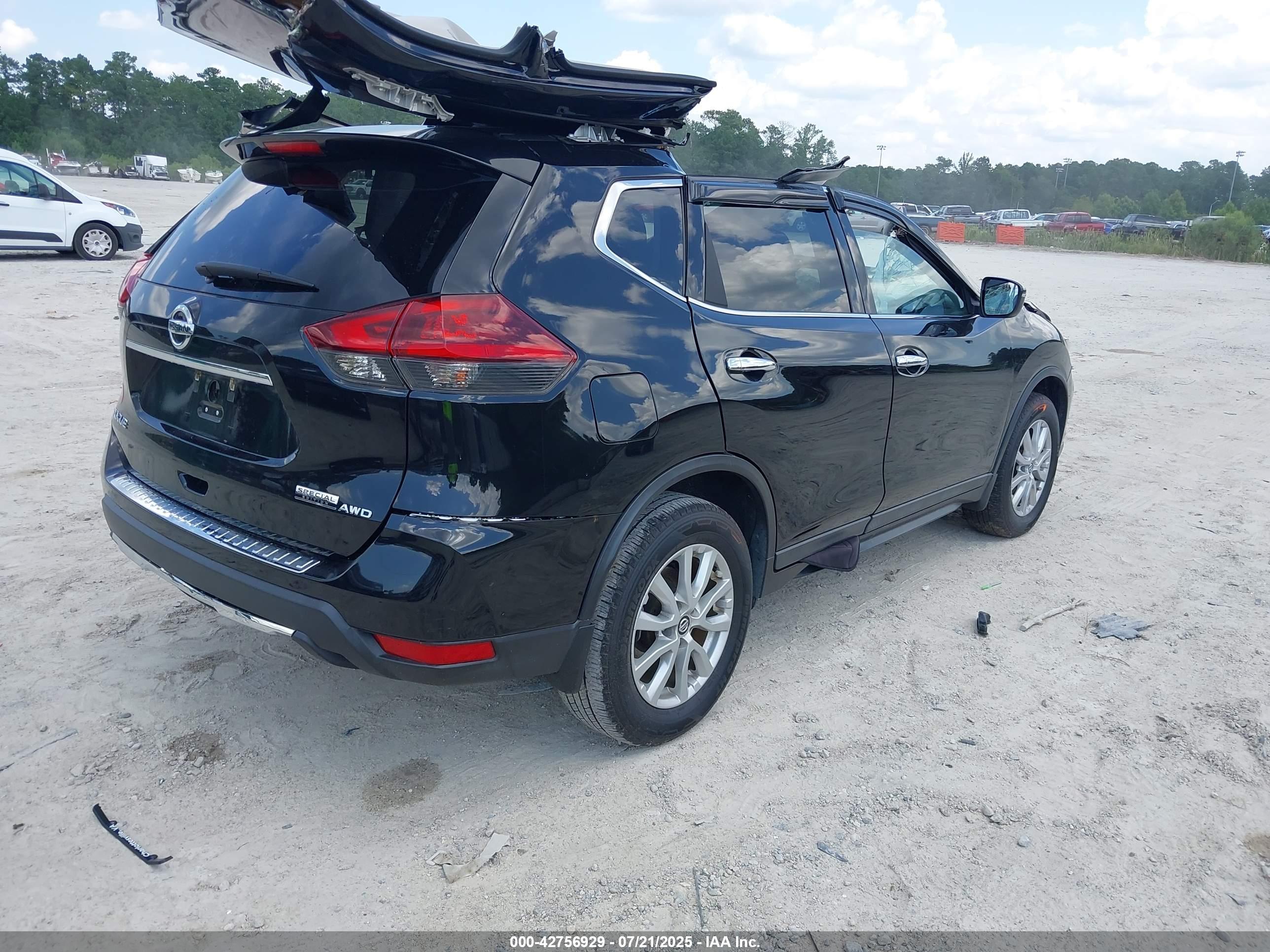 NISSAN ROGUE image 4