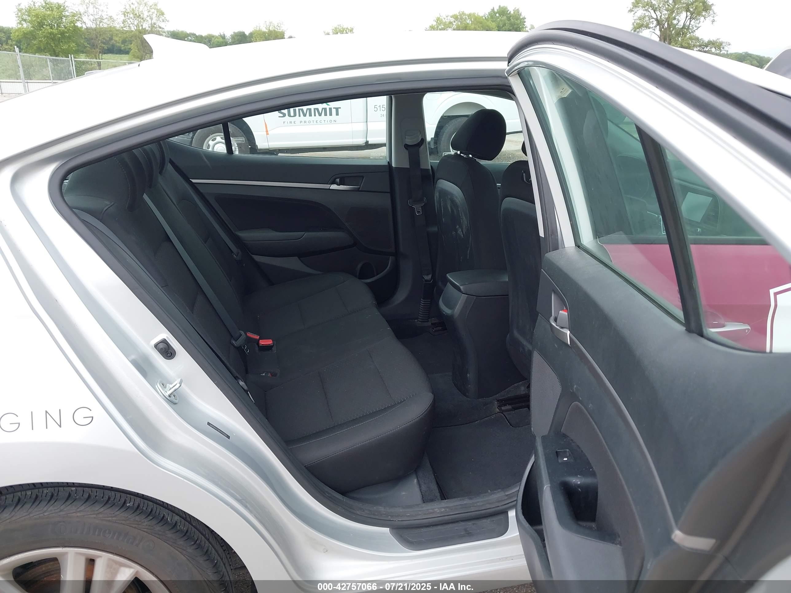 HYUNDAI ELANTRA image 8