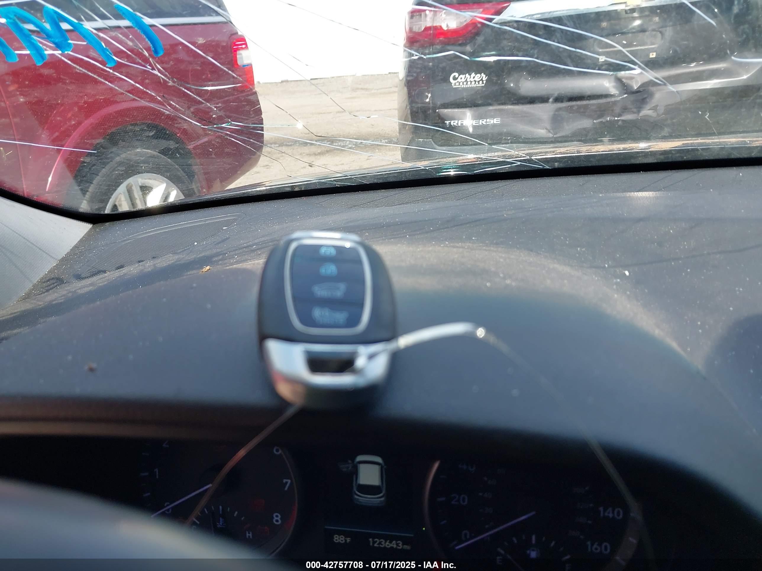 HYUNDAI ELANTRA image 11