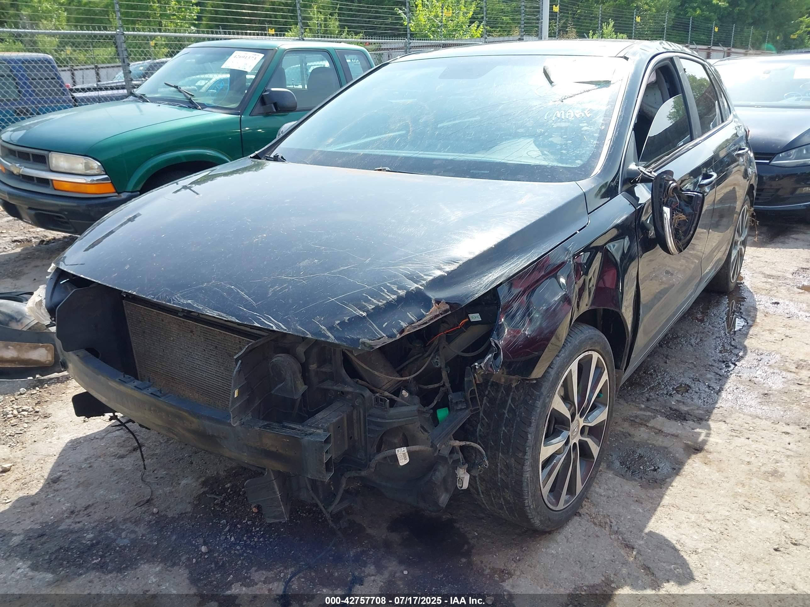 HYUNDAI ELANTRA image 6
