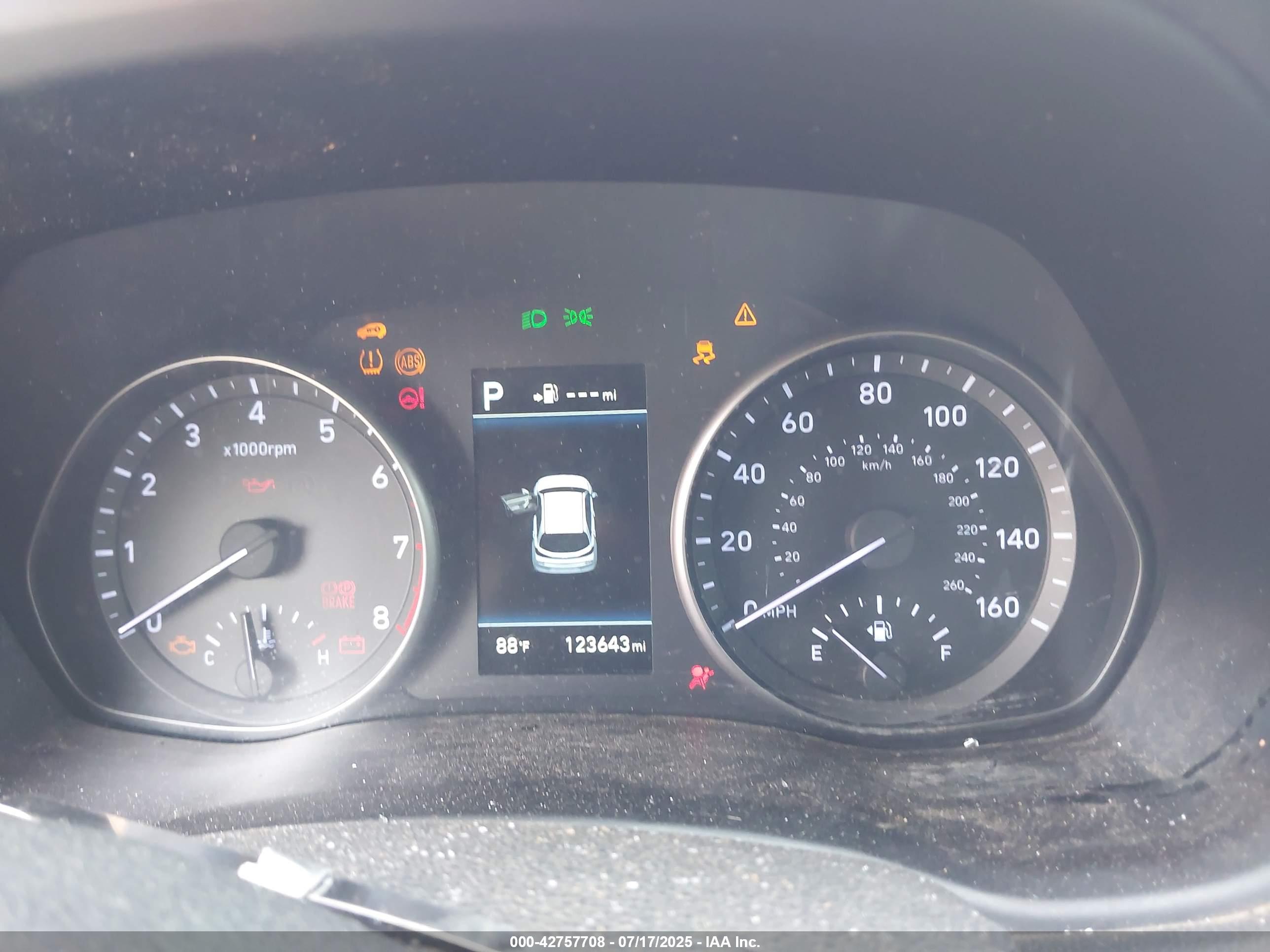 HYUNDAI ELANTRA image 7