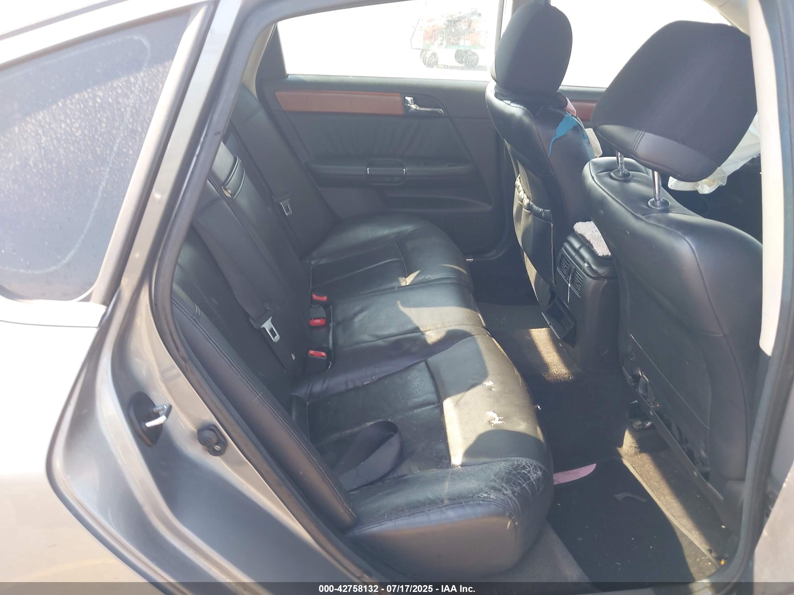 INFINITI M35 image 8